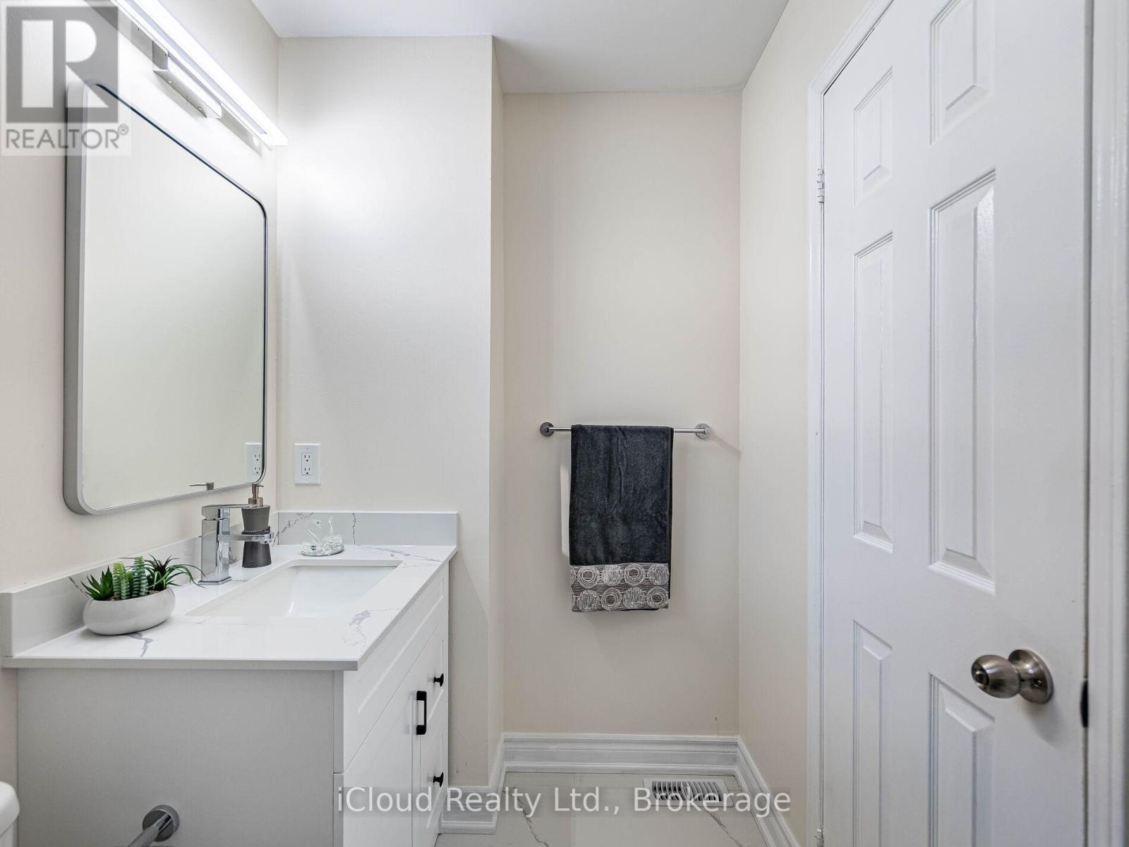 5238 Alicante Street, Mississauga, ON - Indoor