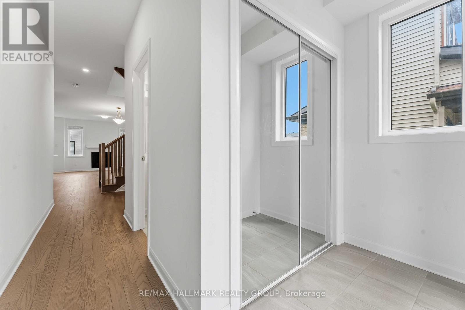 423 Silicon Way, Ottawa, ON - Indoor Photo Showing Other Room