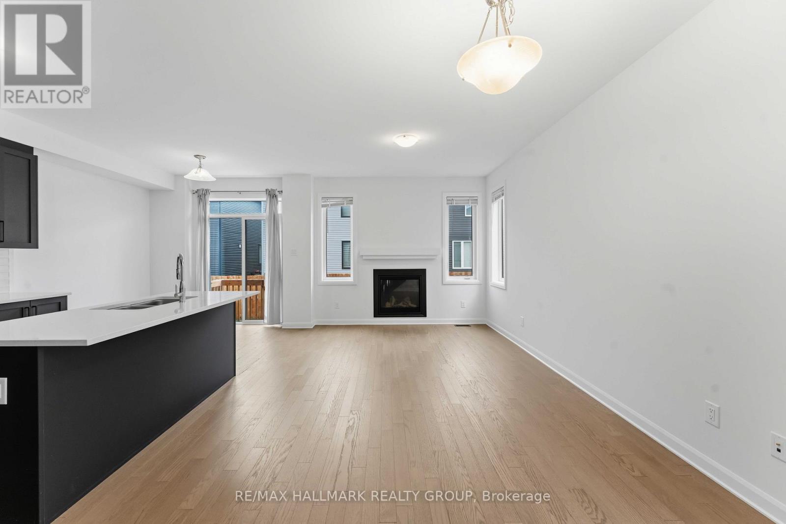 423 Silicon Way, Ottawa, ON - Indoor Photo Showing Living Room With Fireplace