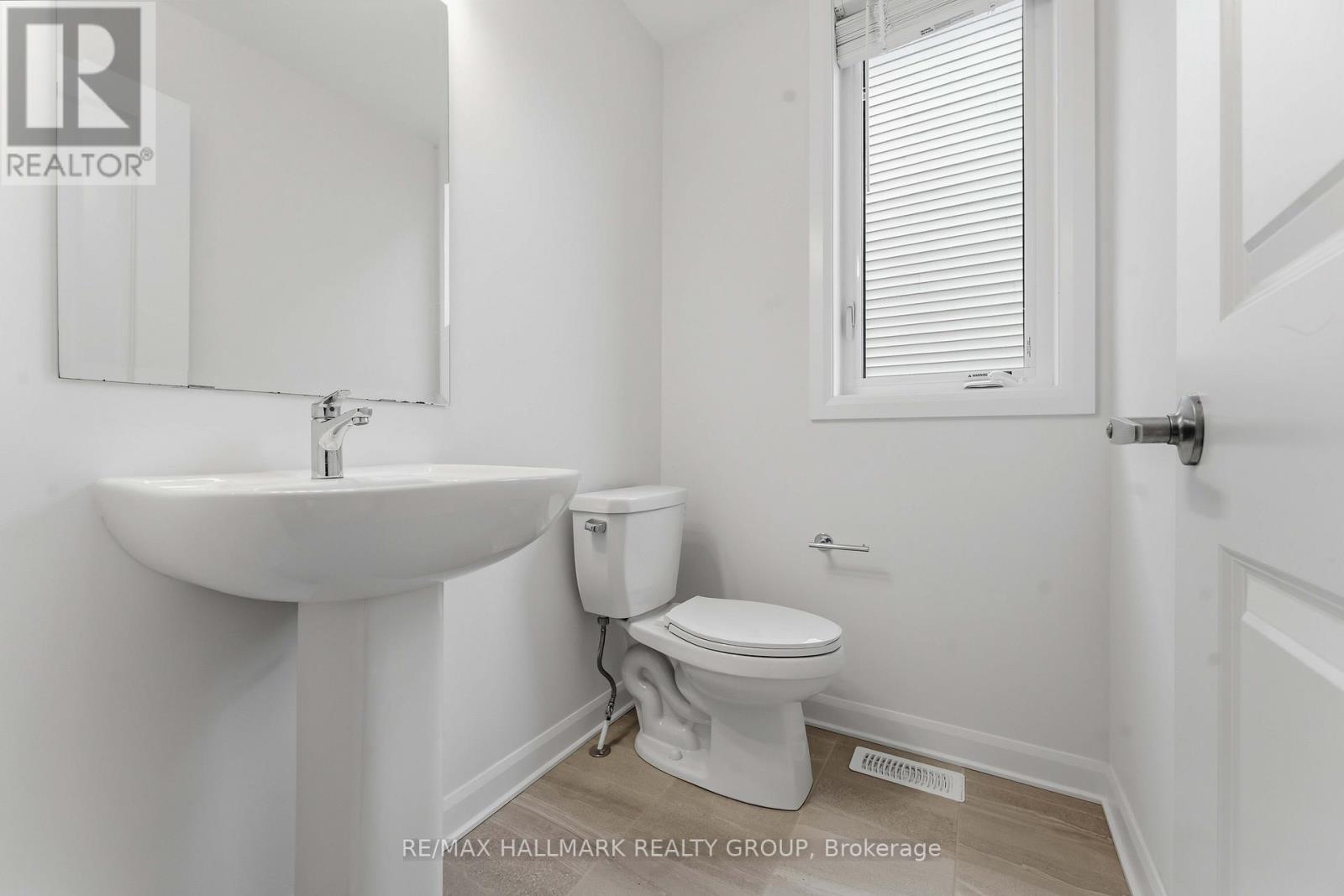 423 Silicon Way, Ottawa, ON - Indoor Photo Showing Bathroom