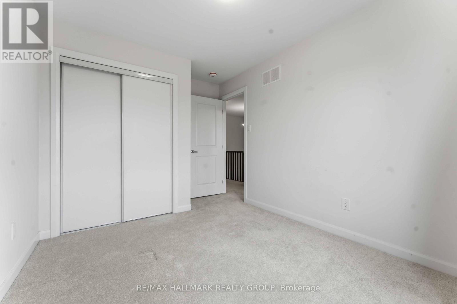 423 Silicon Way, Ottawa, ON - Indoor Photo Showing Other Room