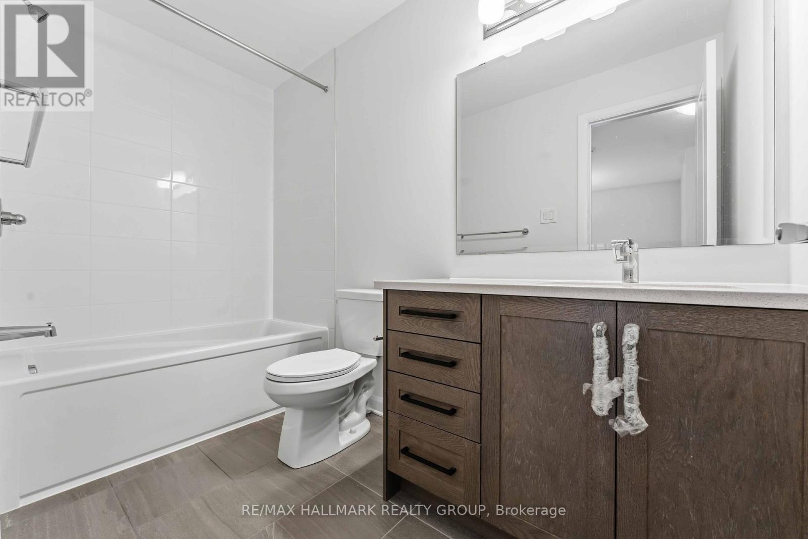 423 Silicon Way, Ottawa, ON - Indoor Photo Showing Bathroom