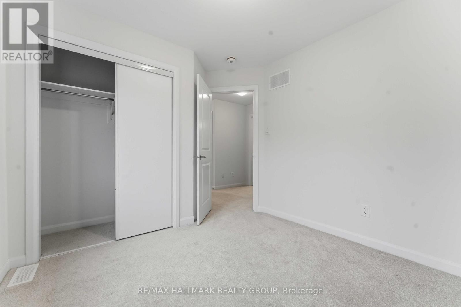 423 Silicon Way, Ottawa, ON - Indoor Photo Showing Other Room