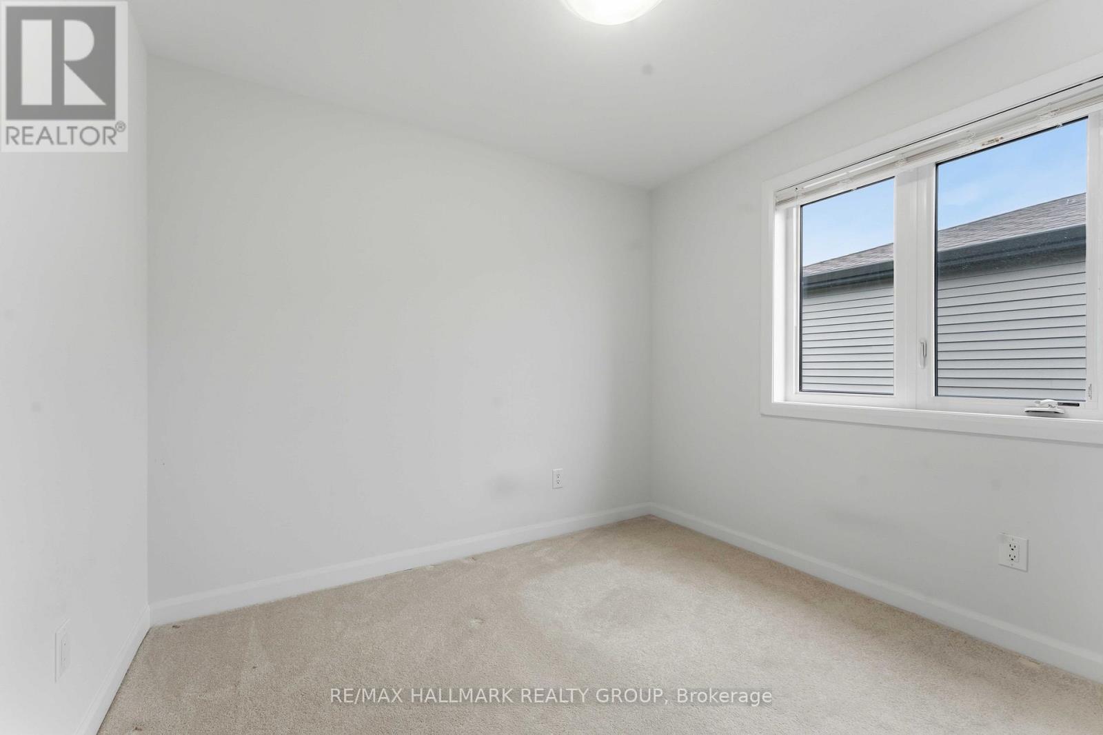 423 Silicon Way, Ottawa, ON - Indoor Photo Showing Other Room