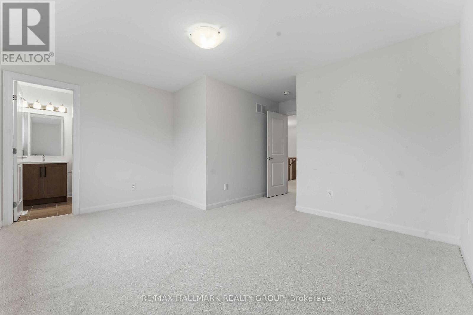 423 Silicon Way, Ottawa, ON - Indoor Photo Showing Other Room