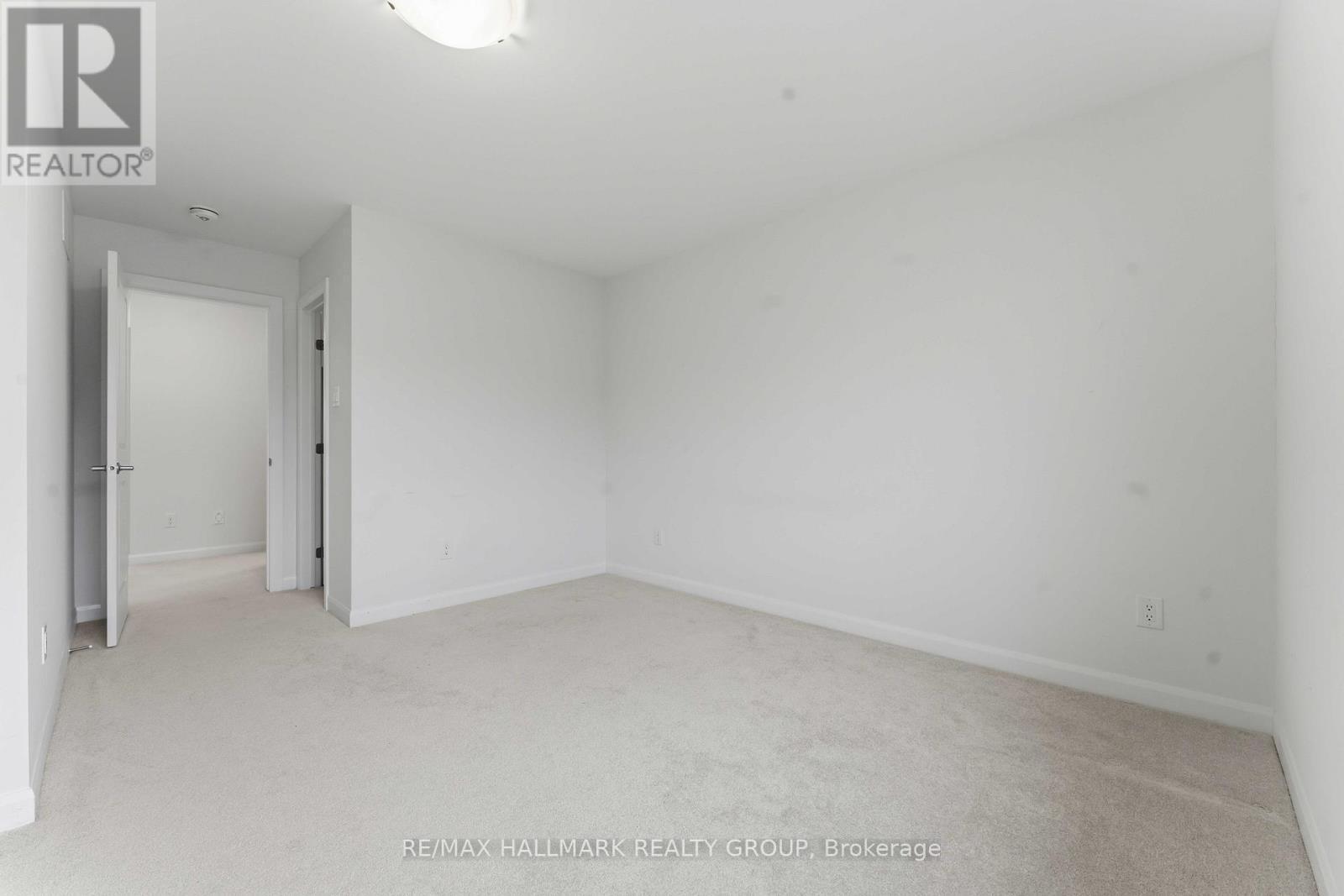 423 Silicon Way, Ottawa, ON - Indoor Photo Showing Other Room