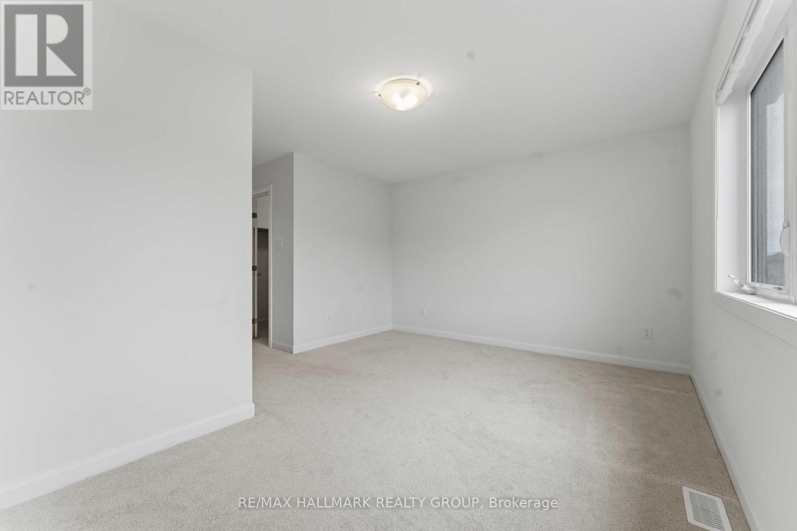 423 Silicon Way, Ottawa, ON - Indoor Photo Showing Other Room