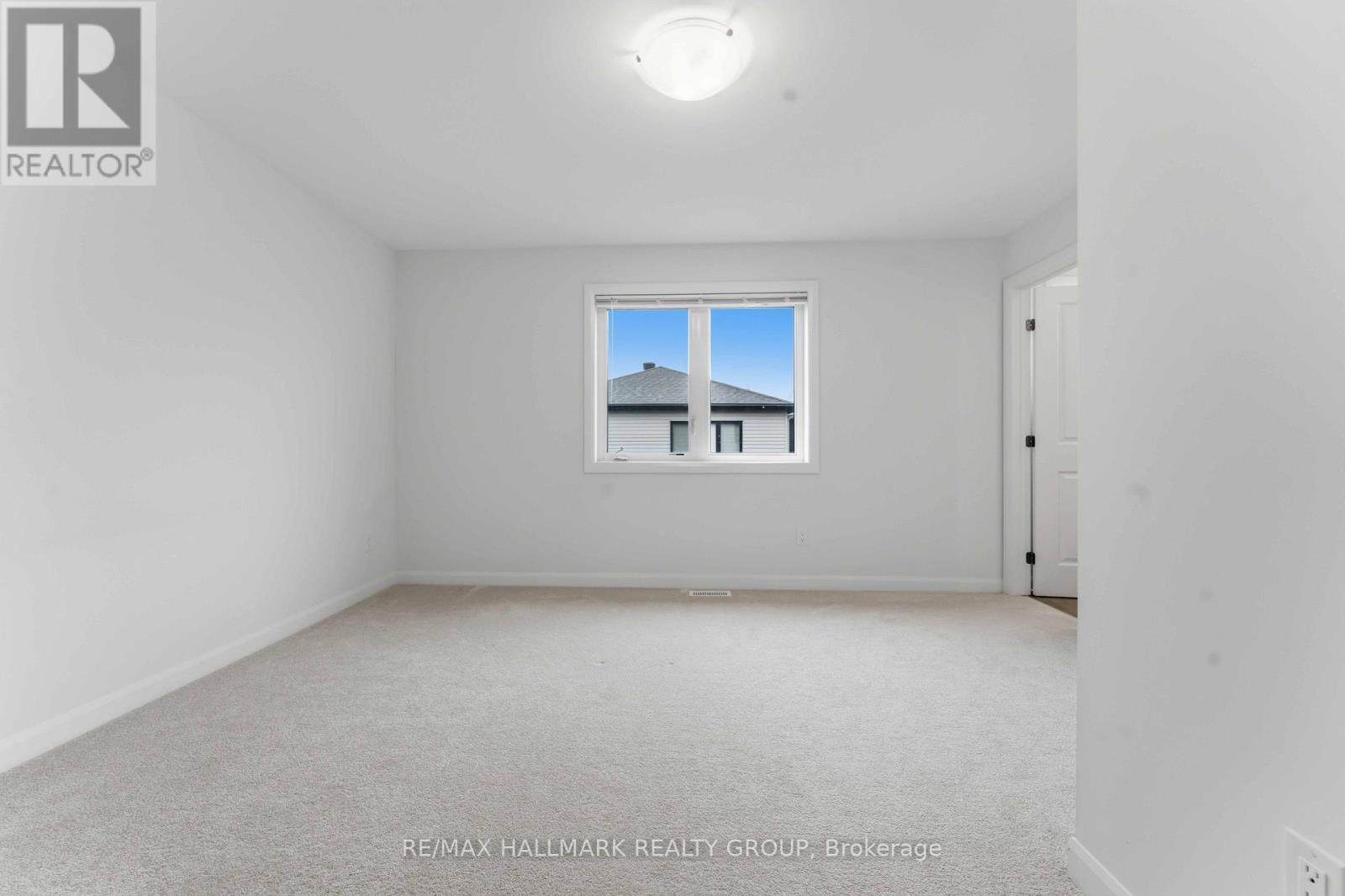 423 Silicon Way, Ottawa, ON - Indoor Photo Showing Other Room