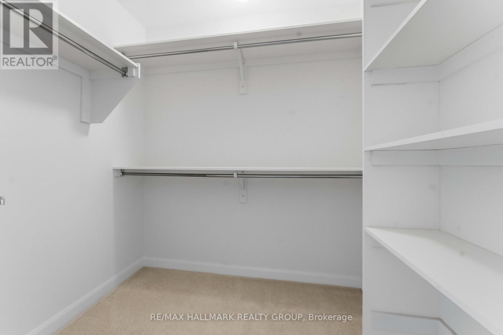 423 Silicon Way, Ottawa, ON - Indoor With Storage