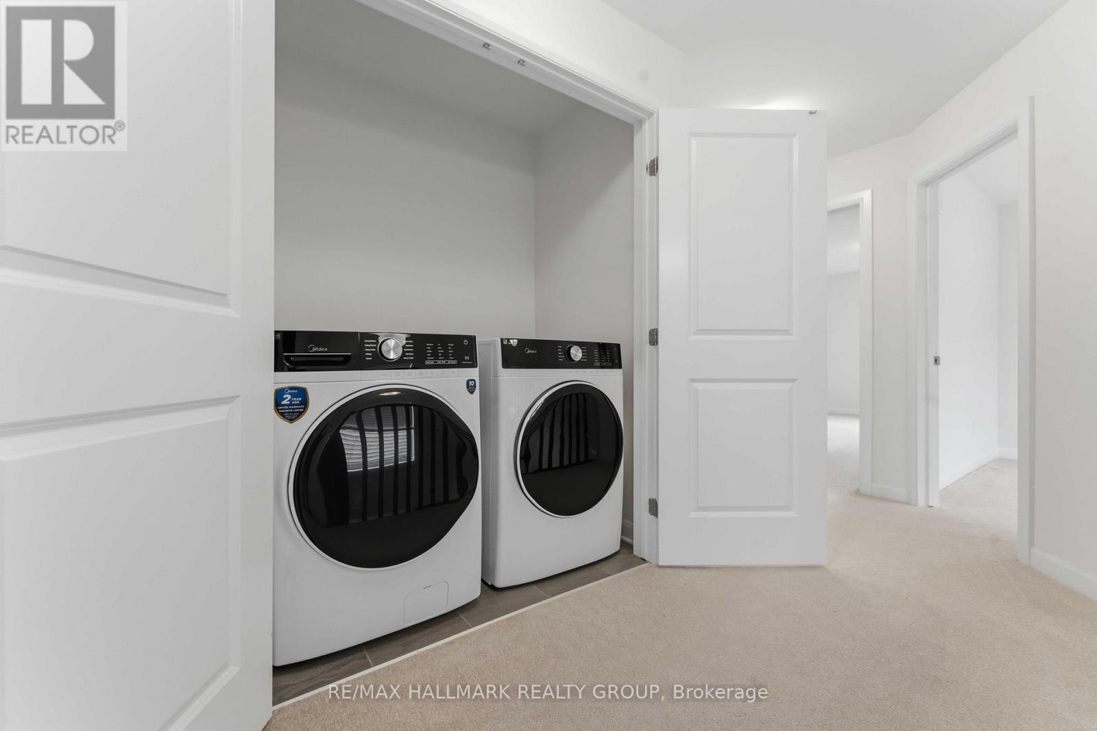 423 Silicon Way, Ottawa, ON - Indoor Photo Showing Laundry Room