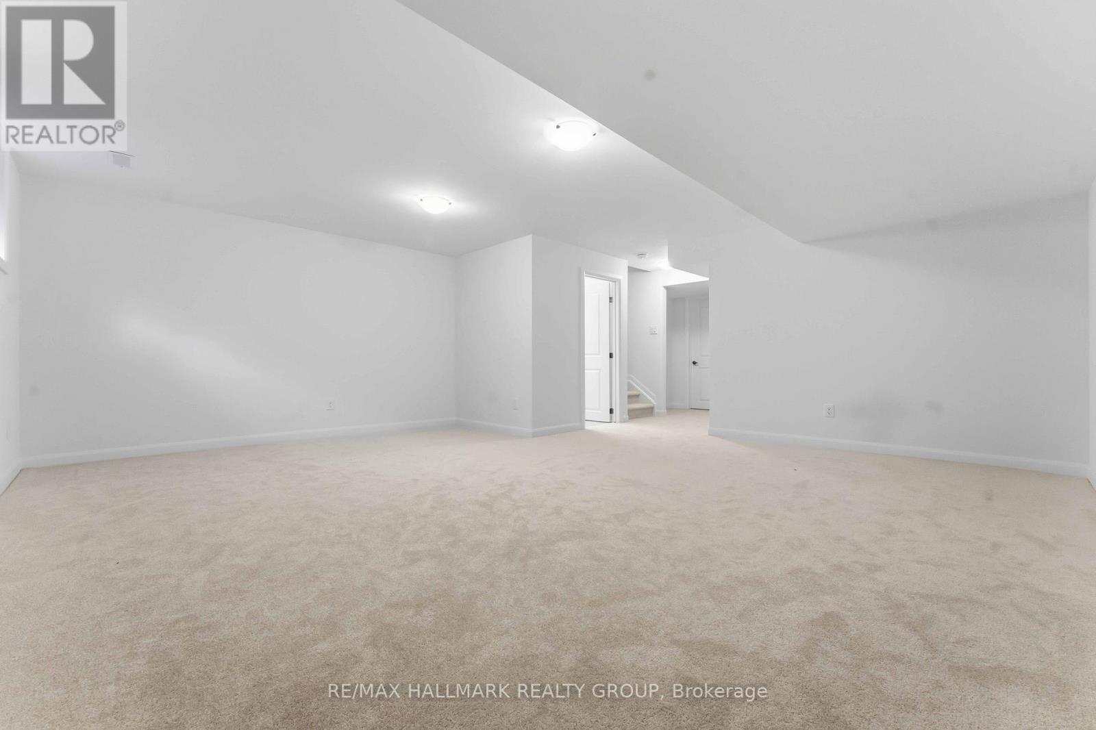 423 Silicon Way, Ottawa, ON - Indoor Photo Showing Other Room
