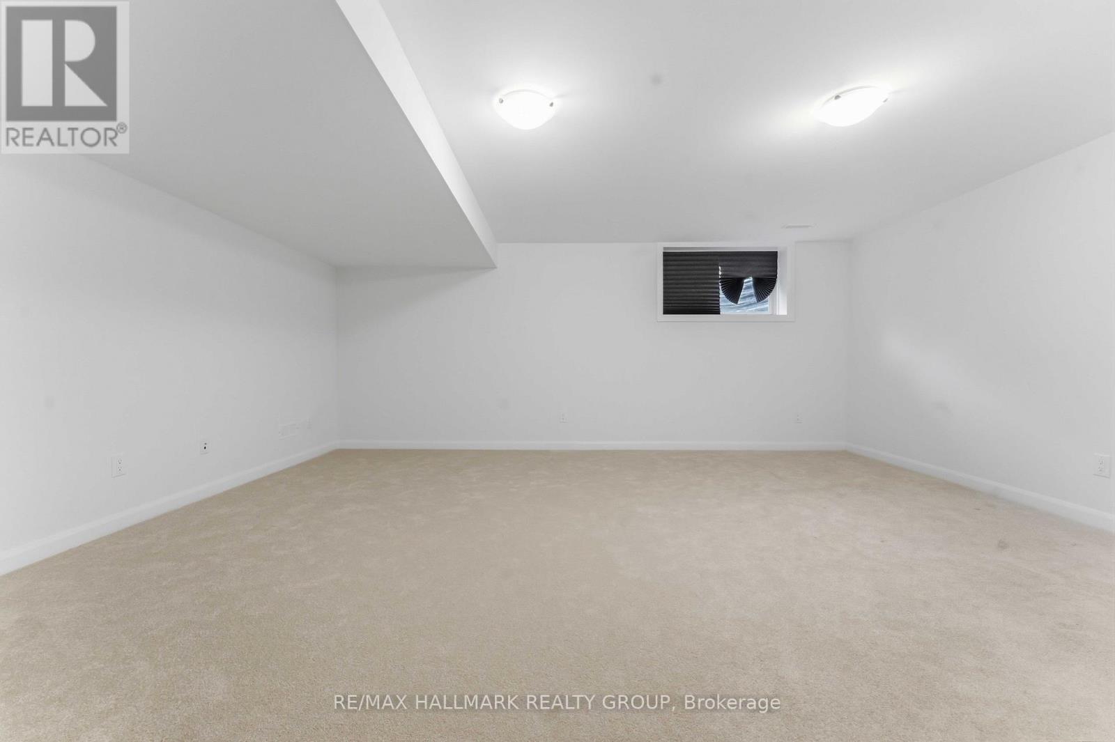 423 Silicon Way, Ottawa, ON - Indoor Photo Showing Other Room