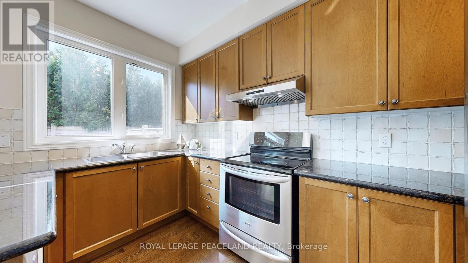 15 Westolivia Trail, Vaughan, ON - Indoor Photo Showing Kitchen With Double Sink