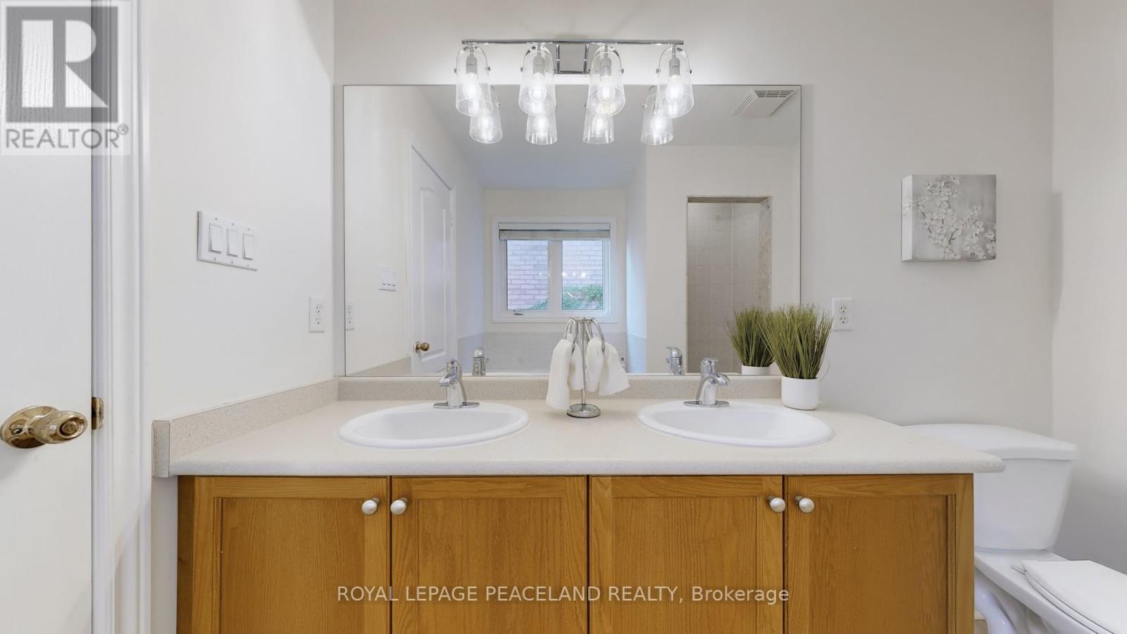 15 Westolivia Trail, Vaughan, ON - Indoor Photo Showing Bathroom