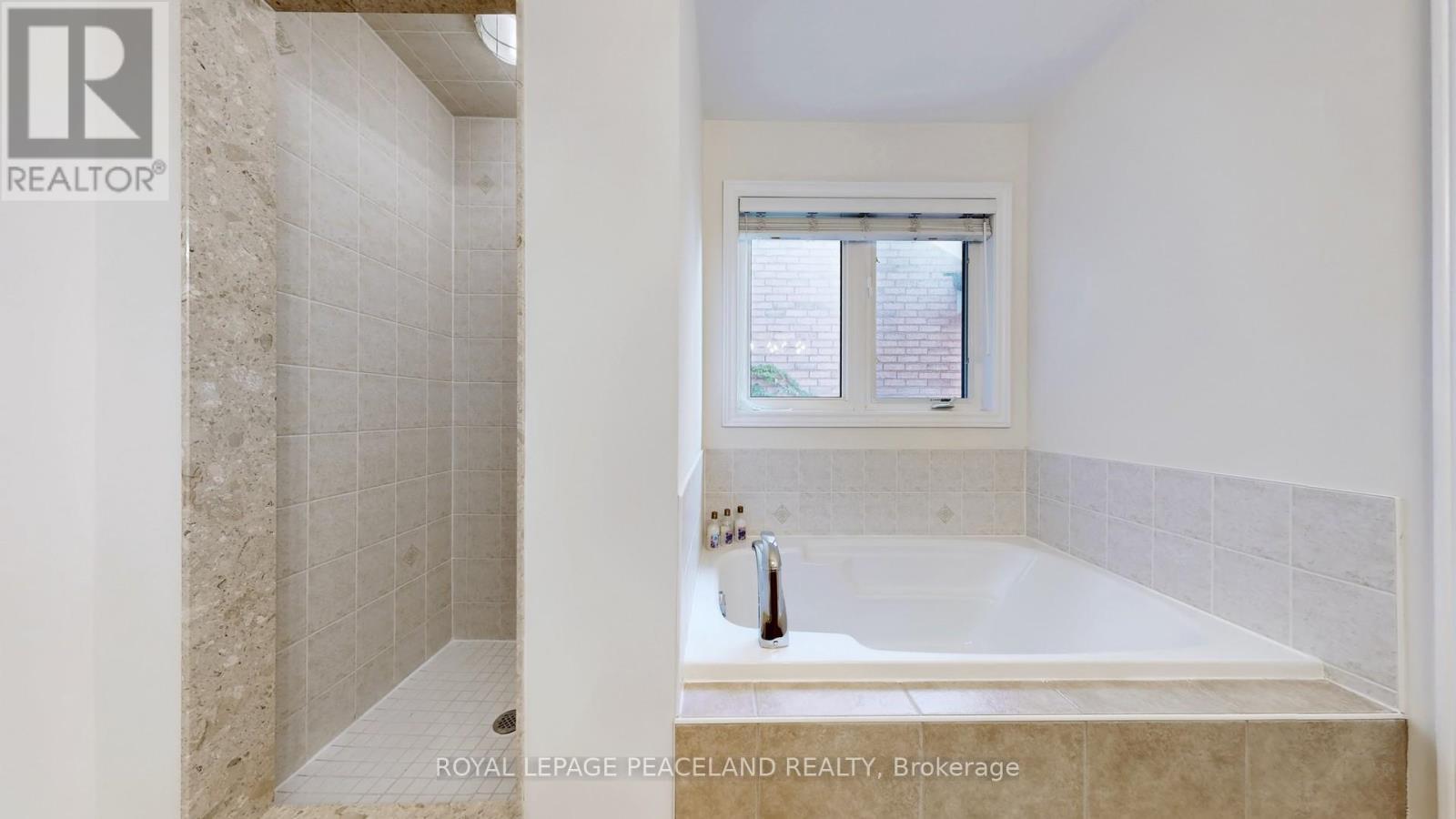 15 Westolivia Trail, Vaughan, ON - Indoor Photo Showing Bathroom