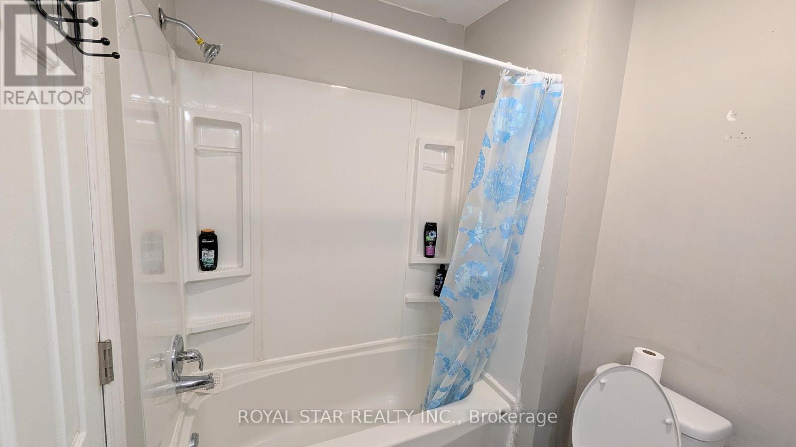 42 Witty Avenue, Ingersoll, ON - Indoor Photo Showing Bathroom