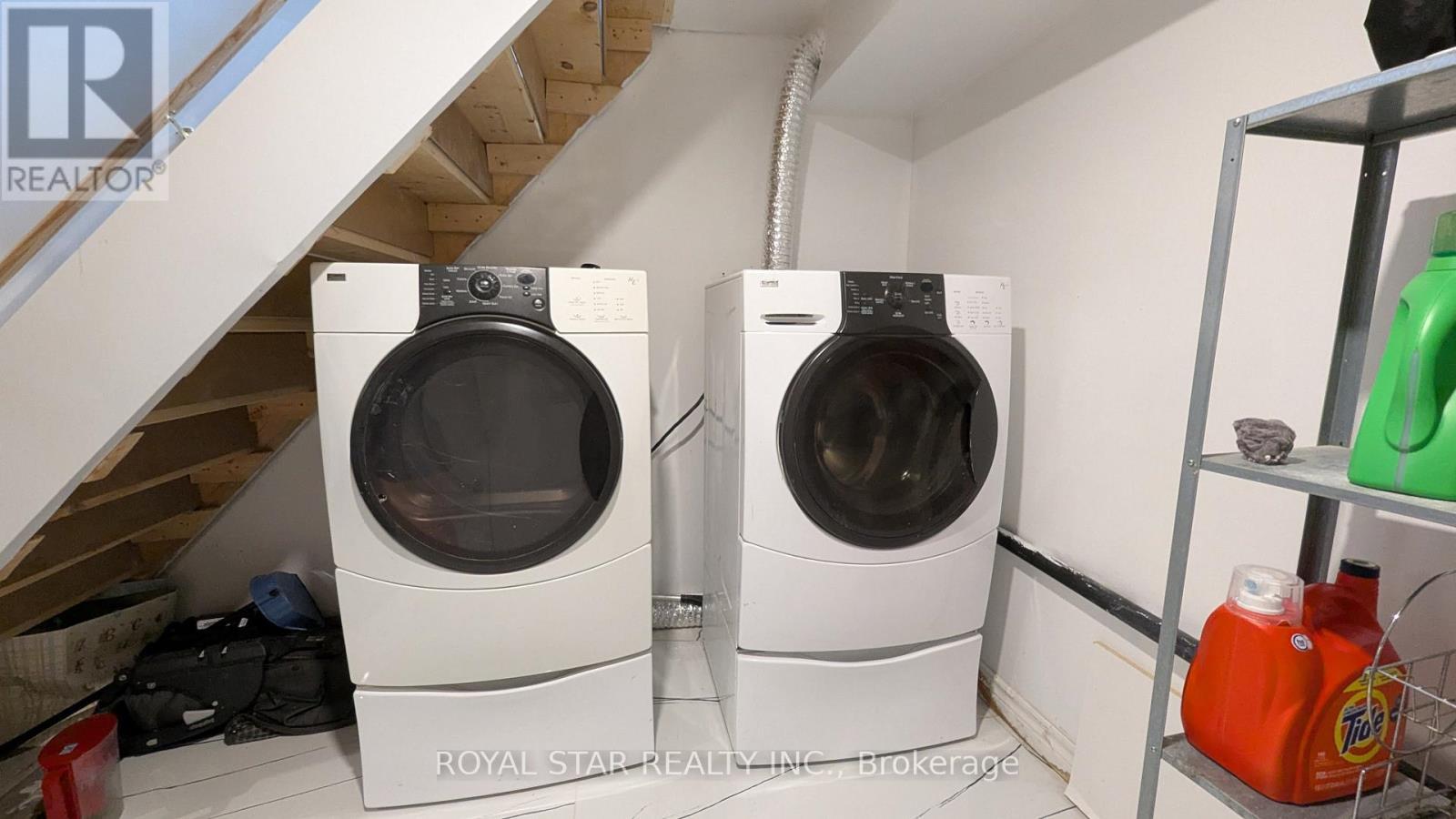 42 Witty Avenue, Ingersoll, ON - Indoor Photo Showing Laundry Room