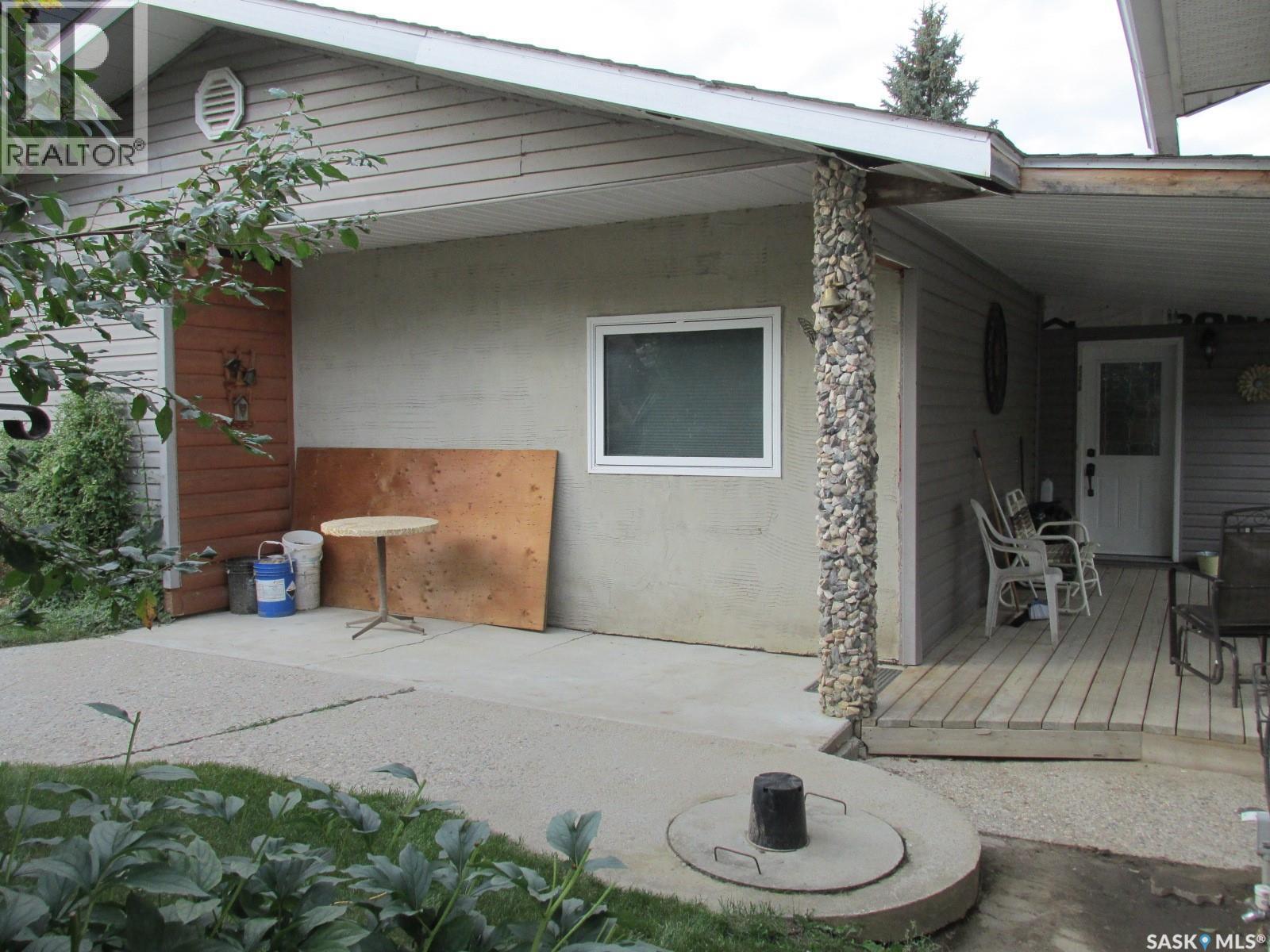 1118 Birch Avenue, Tobin Lake, SK - Outdoor With Exterior