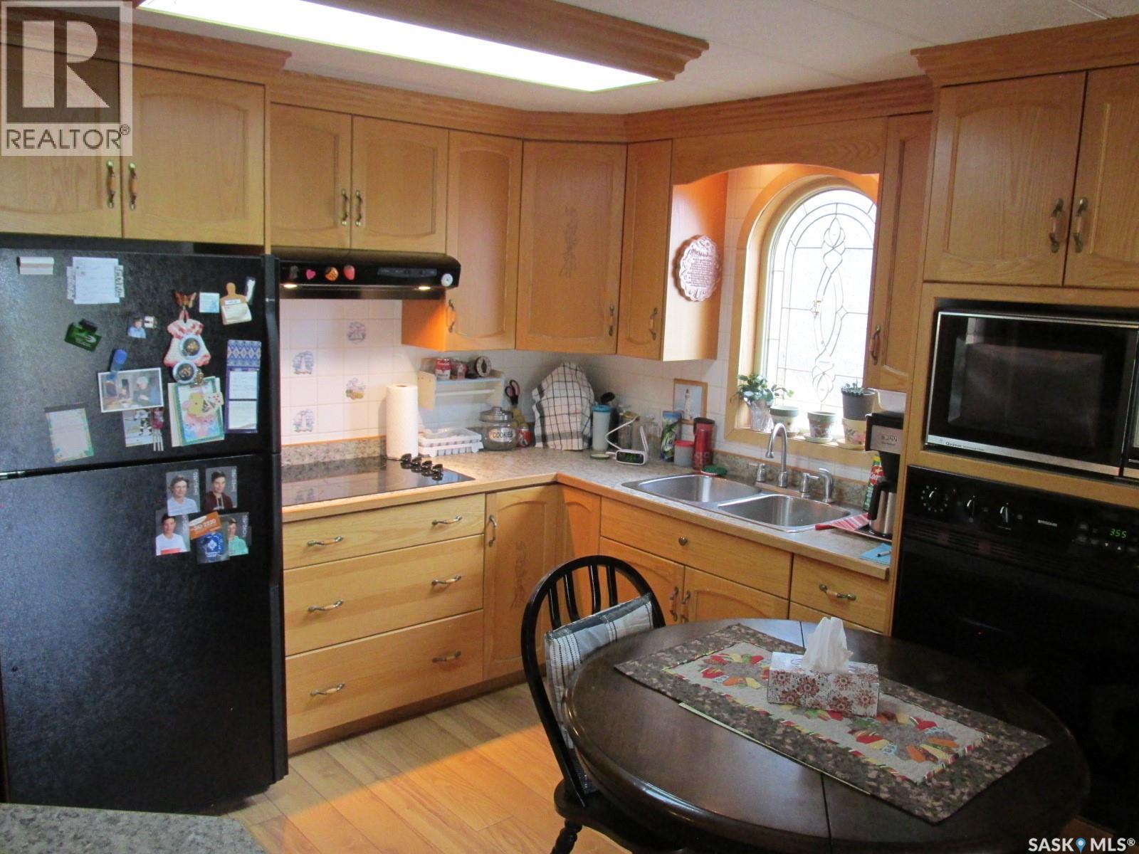 1118 Birch Avenue, Tobin Lake, SK - Indoor Photo Showing Kitchen With Double Sink