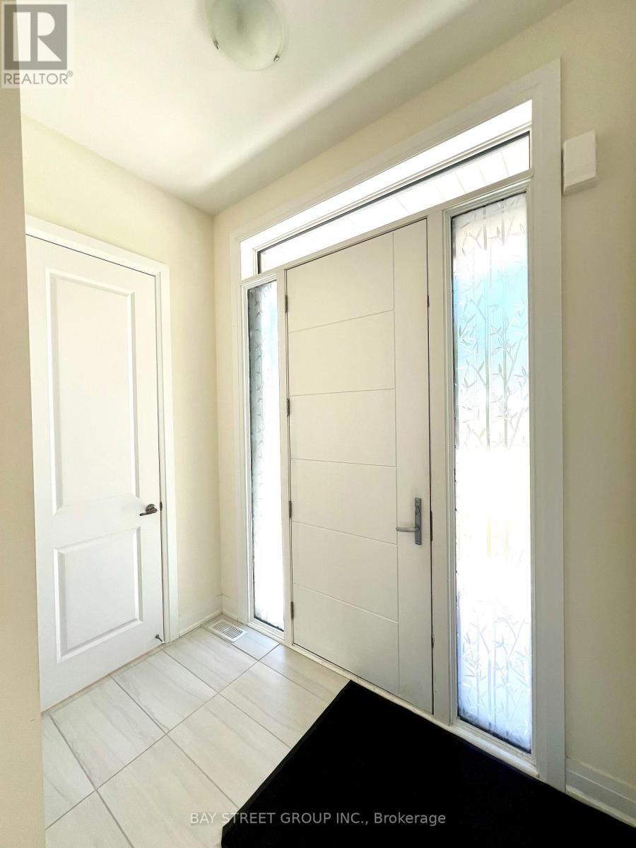 115B Bond Crescent, Richmond Hill, ON - Indoor Photo Showing Other Room