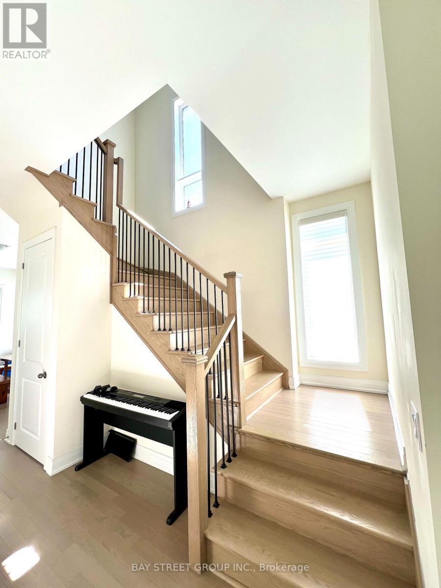 115B Bond Crescent, Richmond Hill, ON - Indoor Photo Showing Other Room