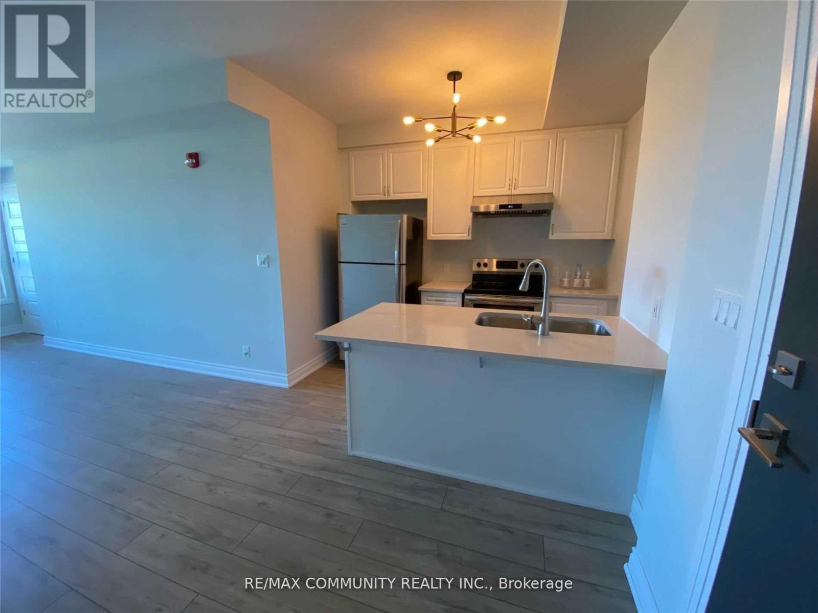 413 - 58 Adam Sellers Street E, Markham, ON - Indoor Photo Showing Kitchen