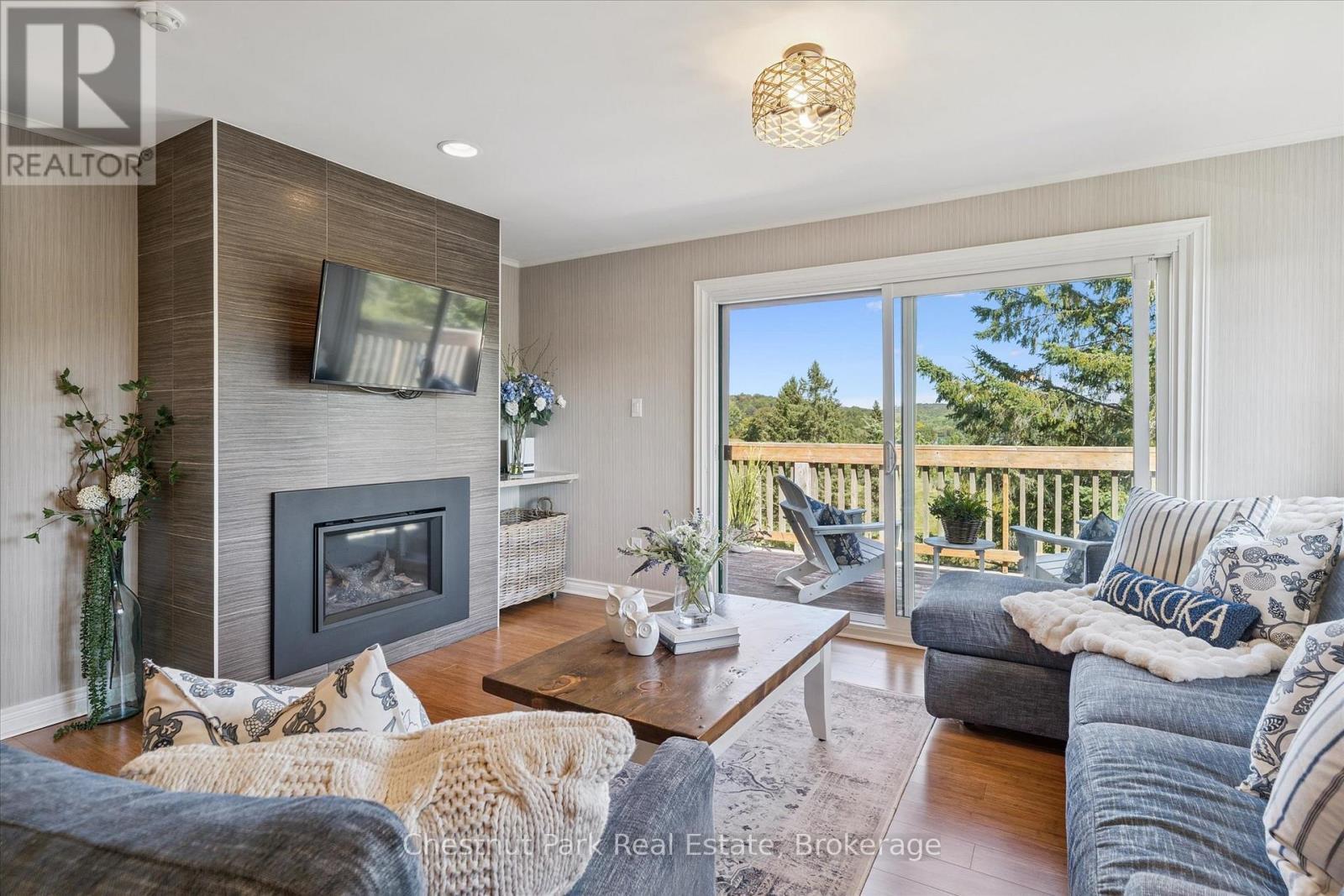 Fully updated condo with breathtaking lake views - 31-303 - 1235 Deerhurst Drive, Huntsville (Chaffey), ON - Indoor Photo Showing Living Room With Fireplace