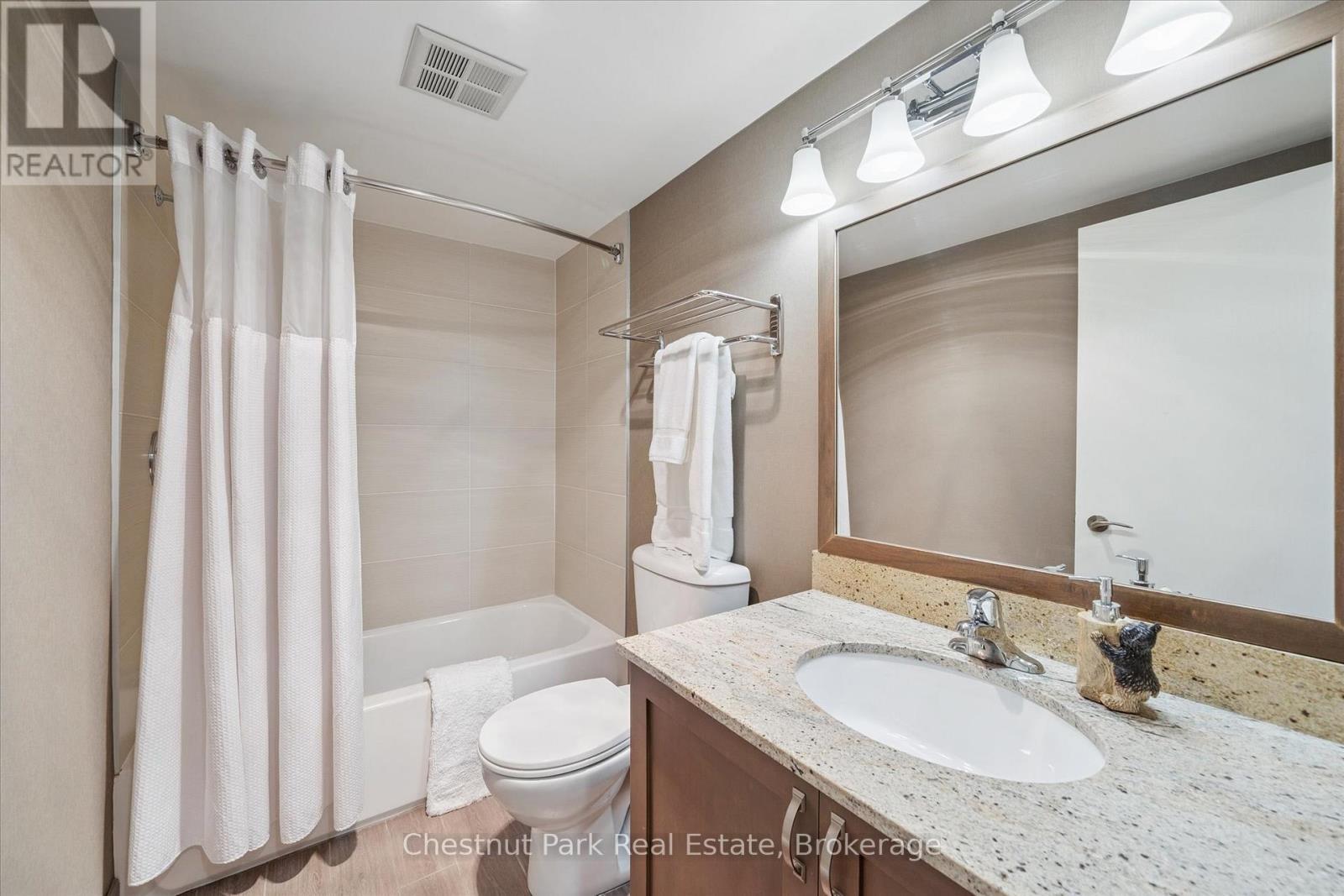 Main Bathroom - 31-303 - 1235 Deerhurst Drive, Huntsville (Chaffey), ON - Indoor Photo Showing Bathroom