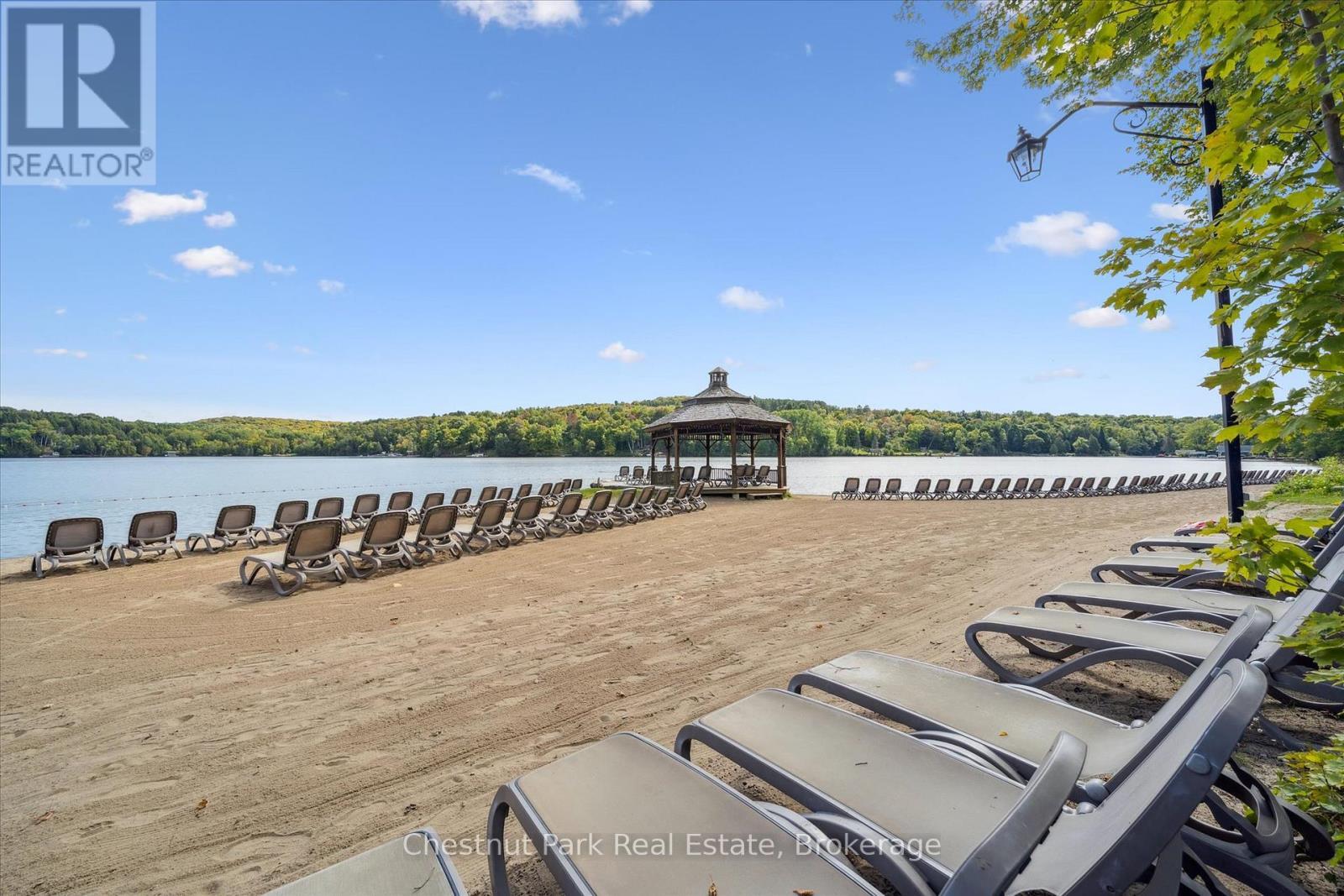 Huge beachfront with ample seating - 31-303 - 1235 Deerhurst Drive, Huntsville (Chaffey), ON - Outdoor With Body Of Water With View