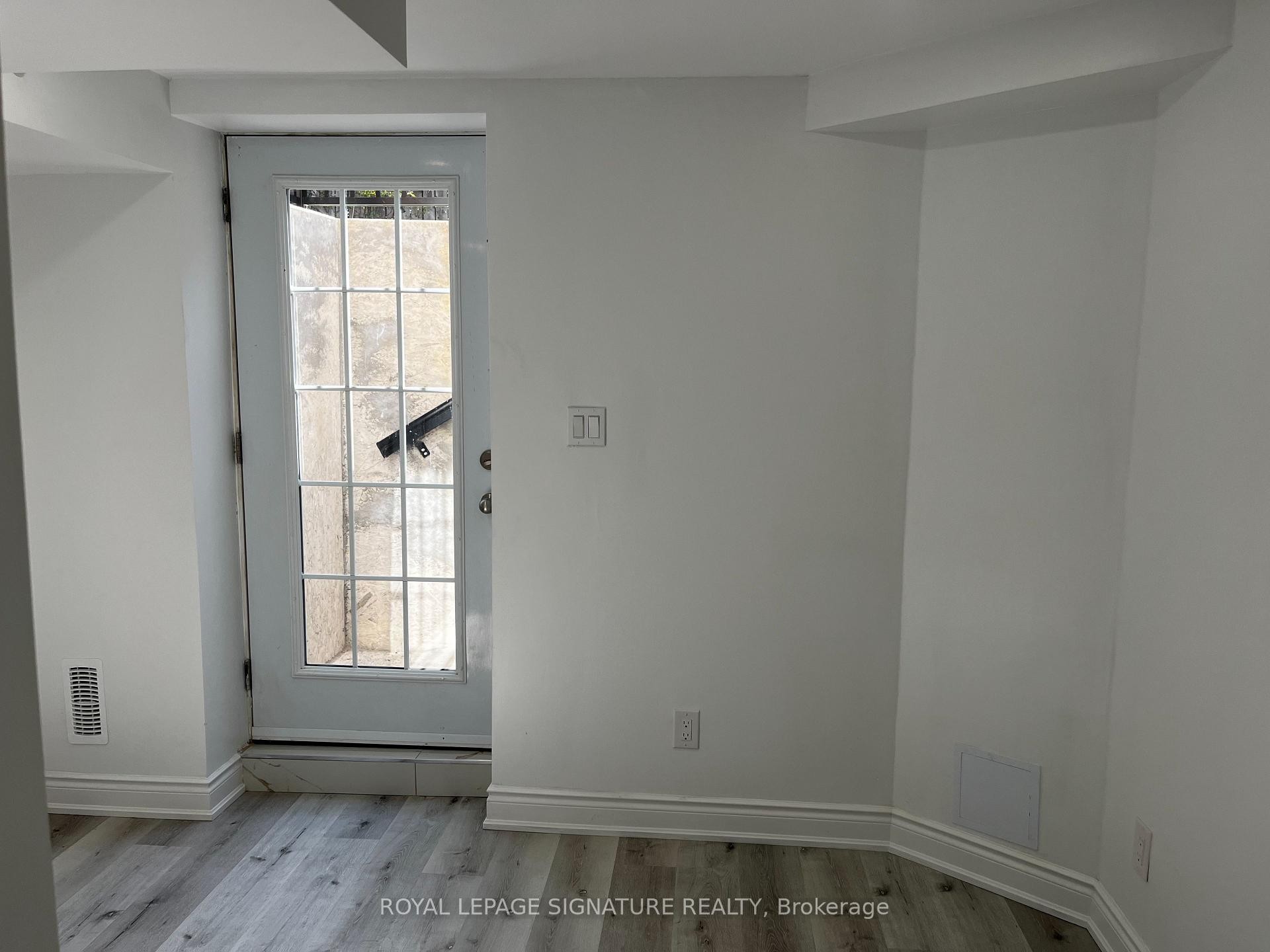 21 Sewells Lane, Brampton, ON - Indoor Photo Showing Other Room