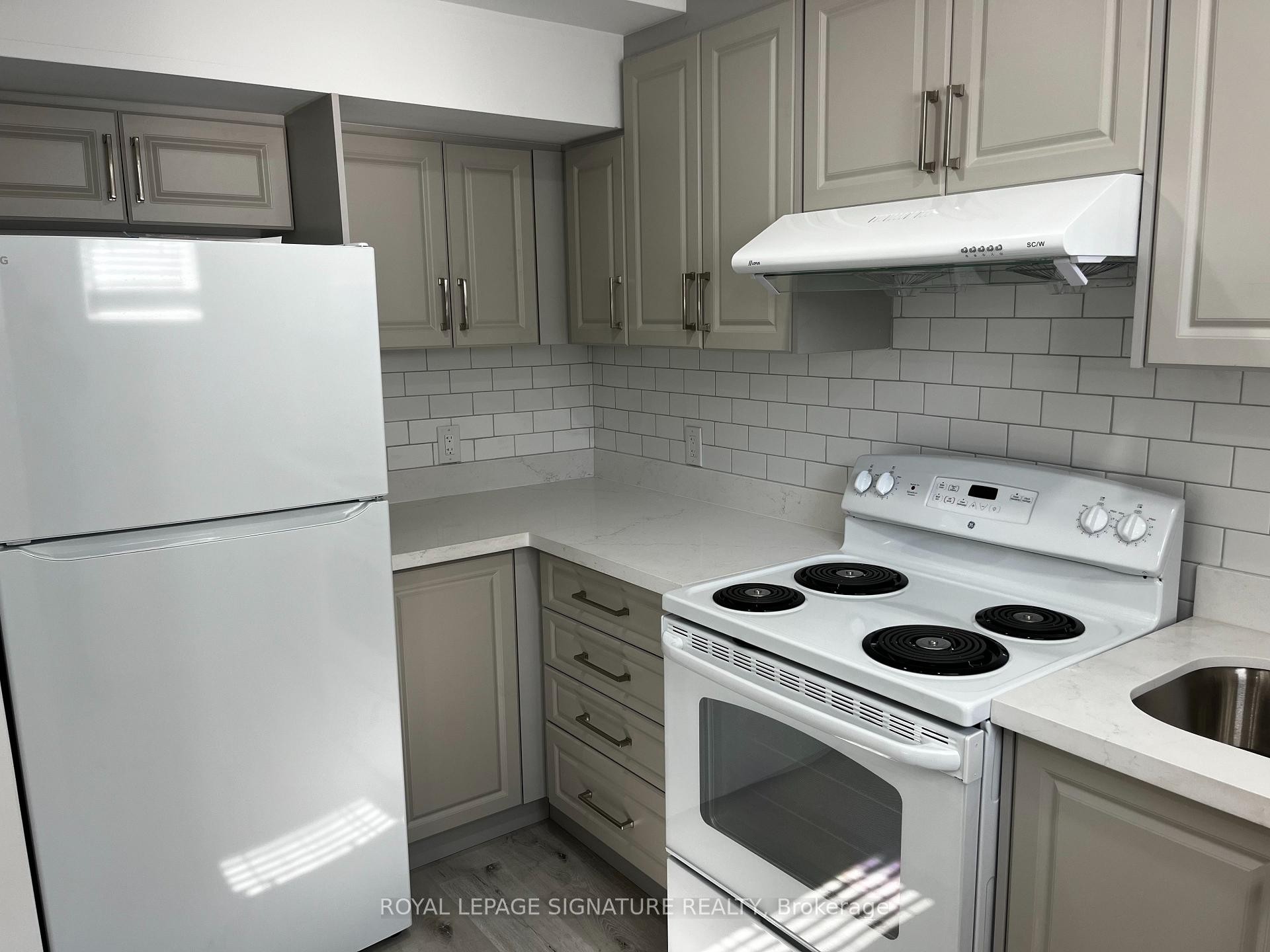 21 Sewells Lane, Brampton, ON - Indoor Photo Showing Kitchen