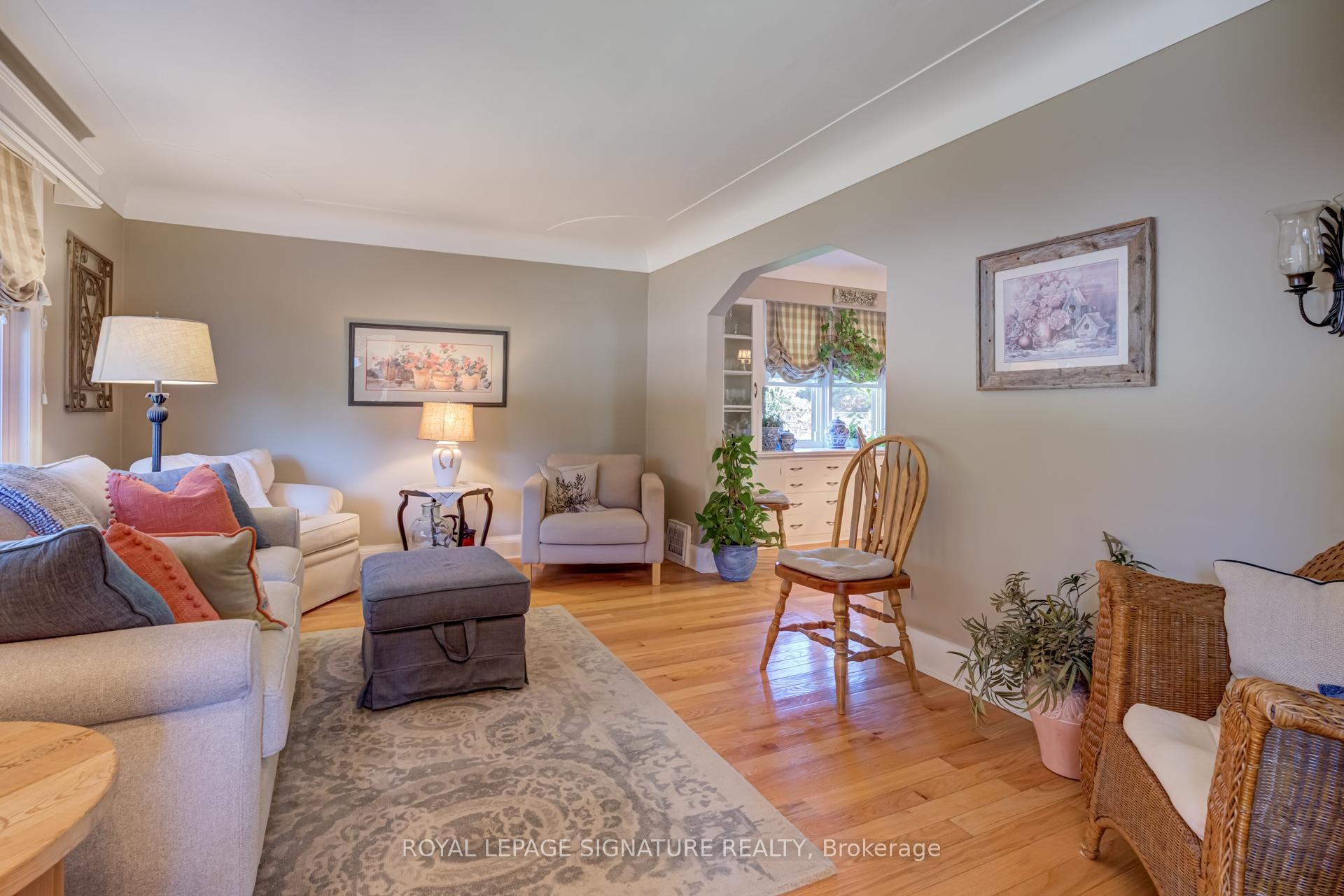 755 Maple Avenue, Burlington, ON - Indoor Photo Showing Living Room