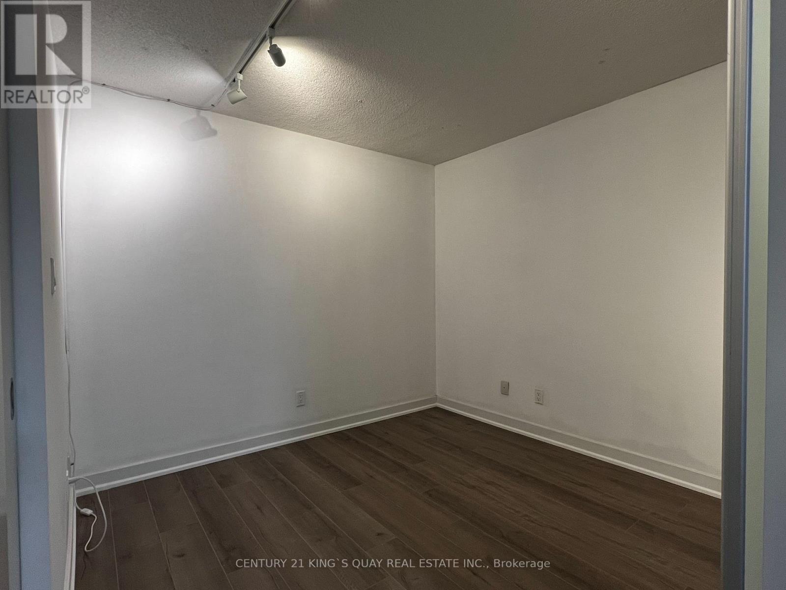 407 - 126 Simcoe Street, Toronto, ON - Indoor Photo Showing Other Room