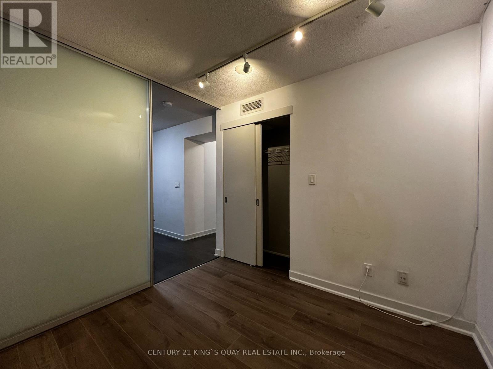 407 - 126 Simcoe Street, Toronto, ON - Indoor Photo Showing Other Room
