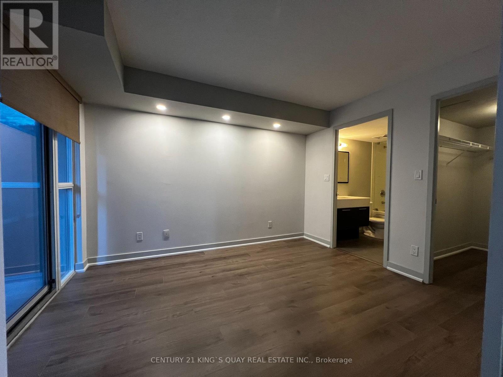 407 - 126 Simcoe Street, Toronto, ON - Indoor Photo Showing Other Room
