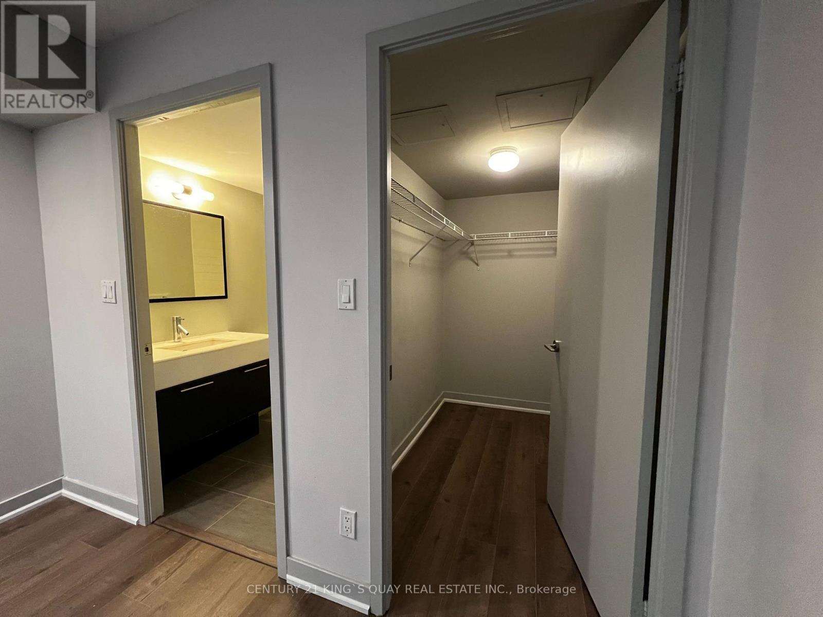 407 - 126 Simcoe Street, Toronto, ON - Indoor Photo Showing Other Room