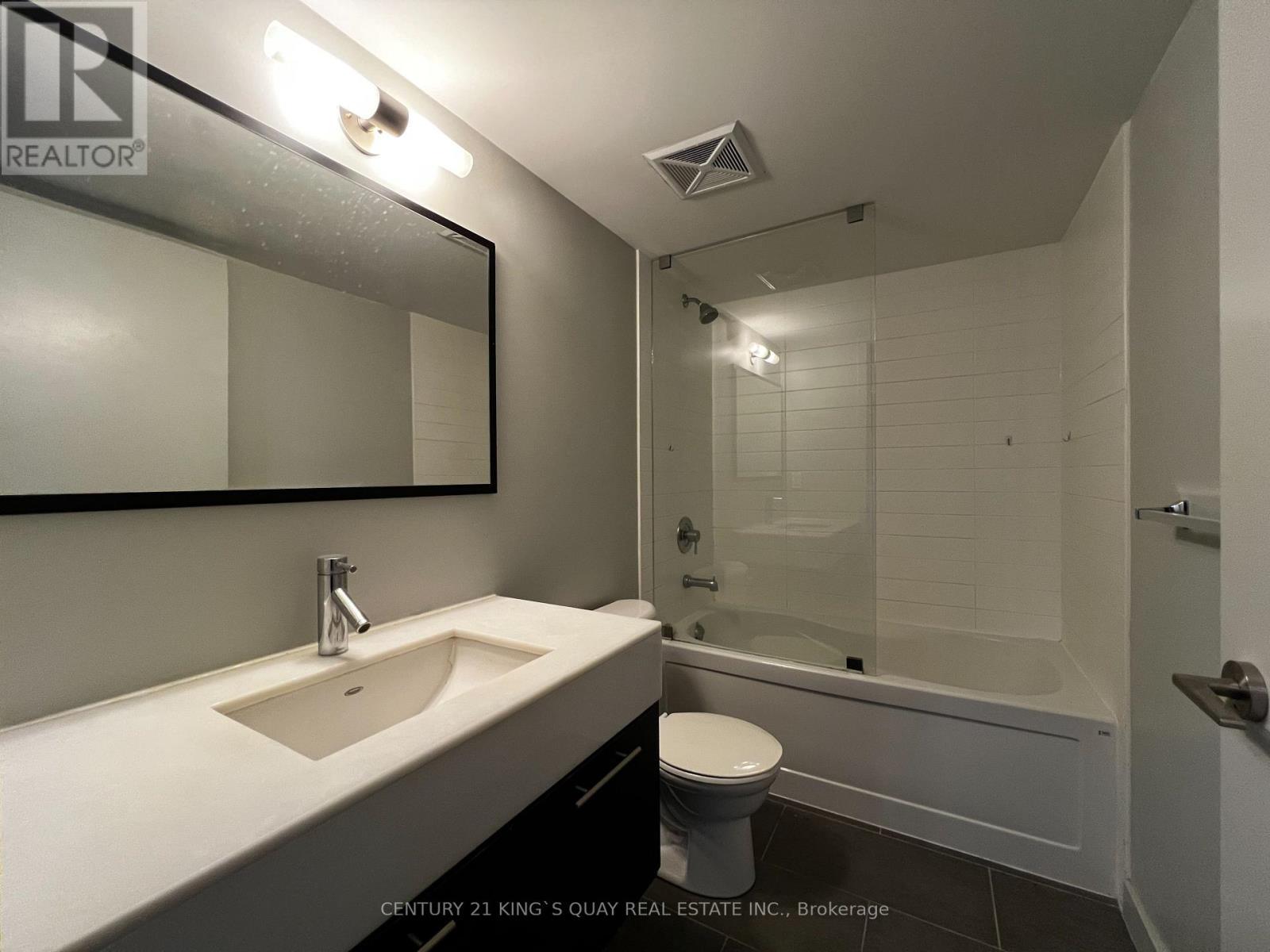 407 - 126 Simcoe Street, Toronto, ON - Indoor Photo Showing Bathroom