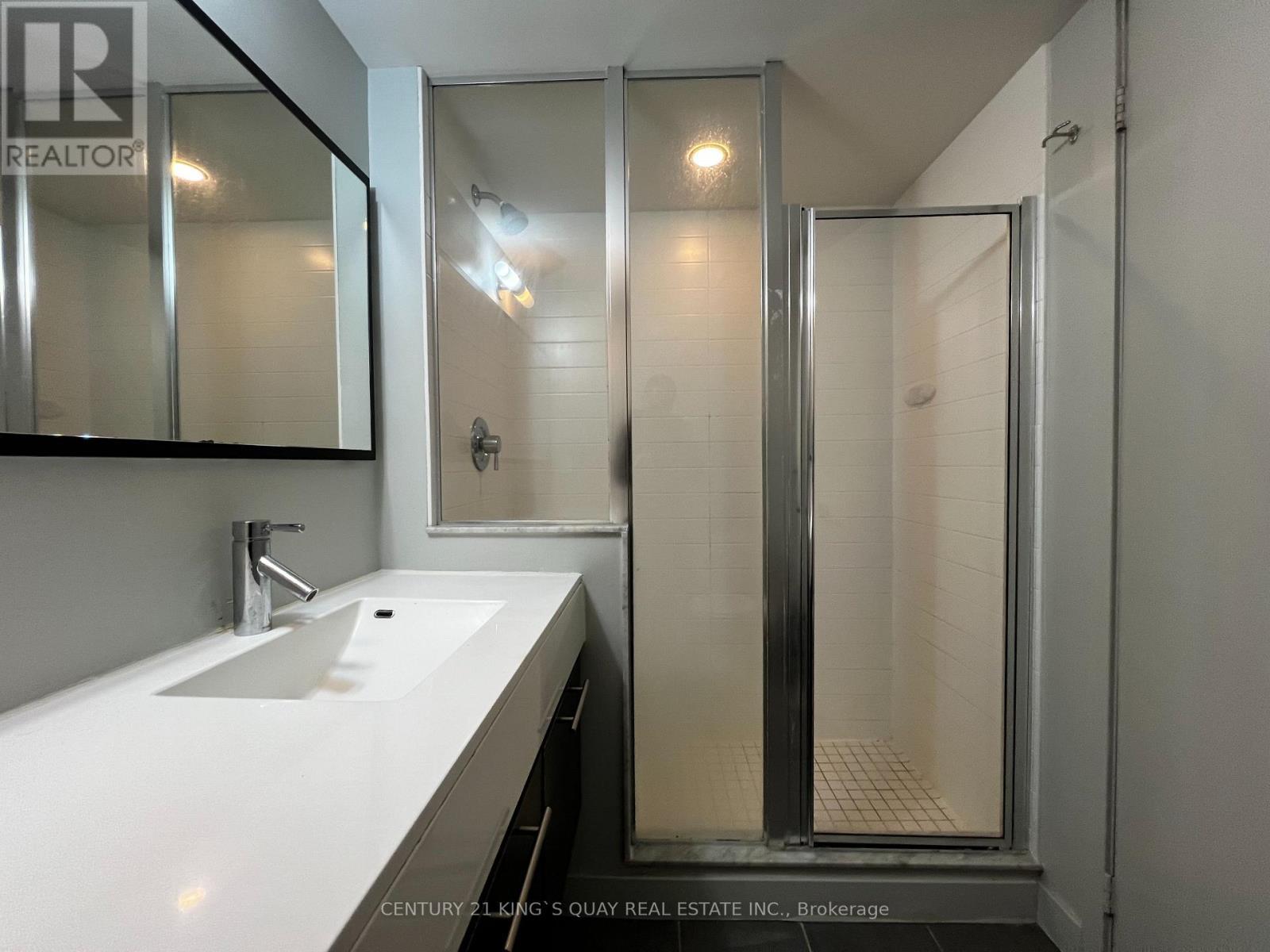 407 - 126 Simcoe Street, Toronto, ON - Indoor Photo Showing Bathroom
