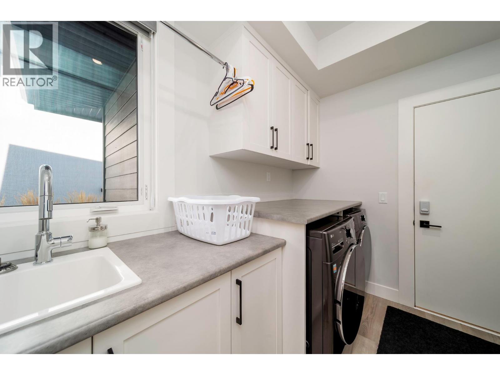 154 Echo Ridge Drive, Kelowna, BC - Indoor Photo Showing Laundry Room