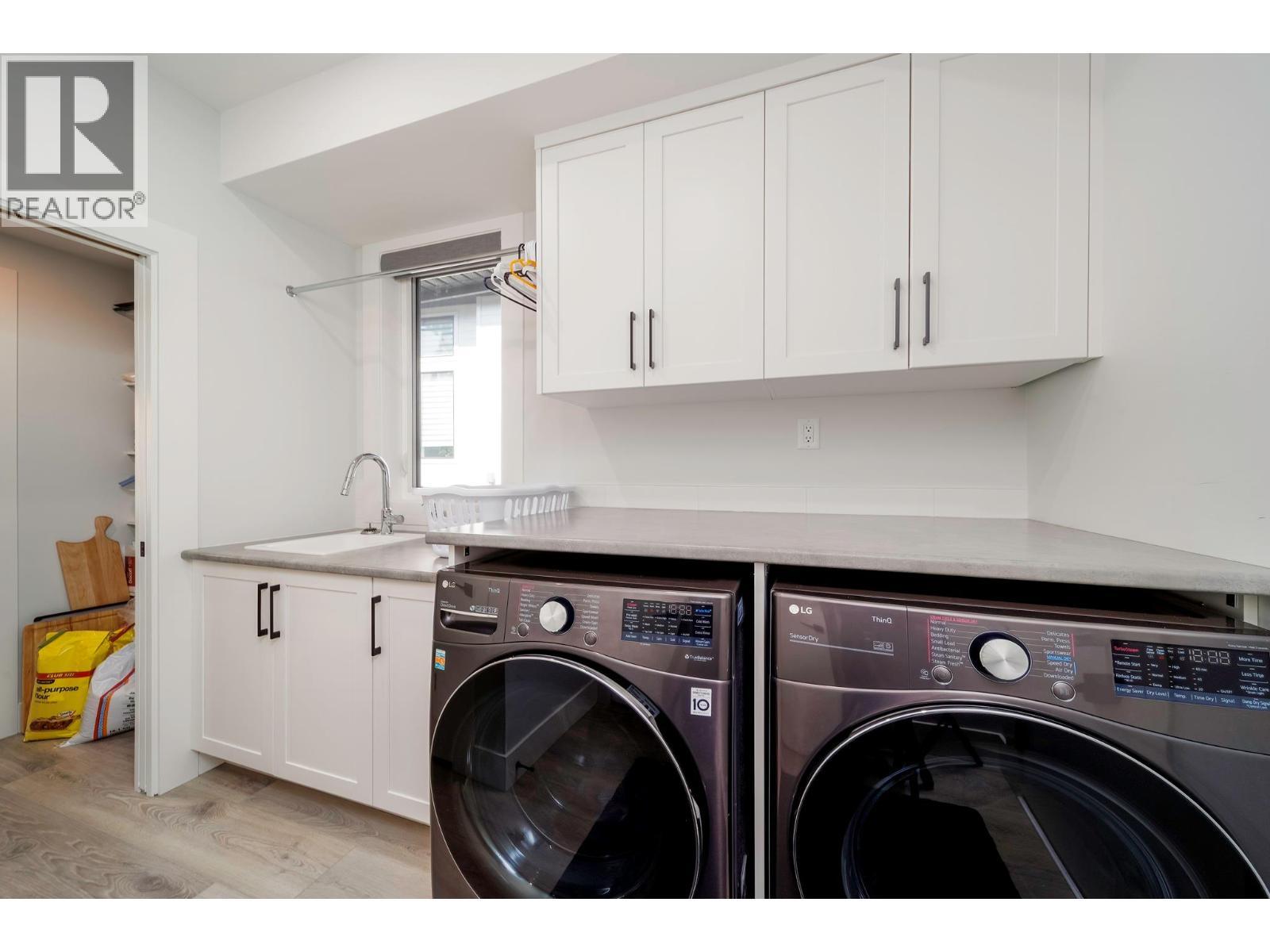 154 Echo Ridge Drive, Kelowna, BC - Indoor Photo Showing Laundry Room