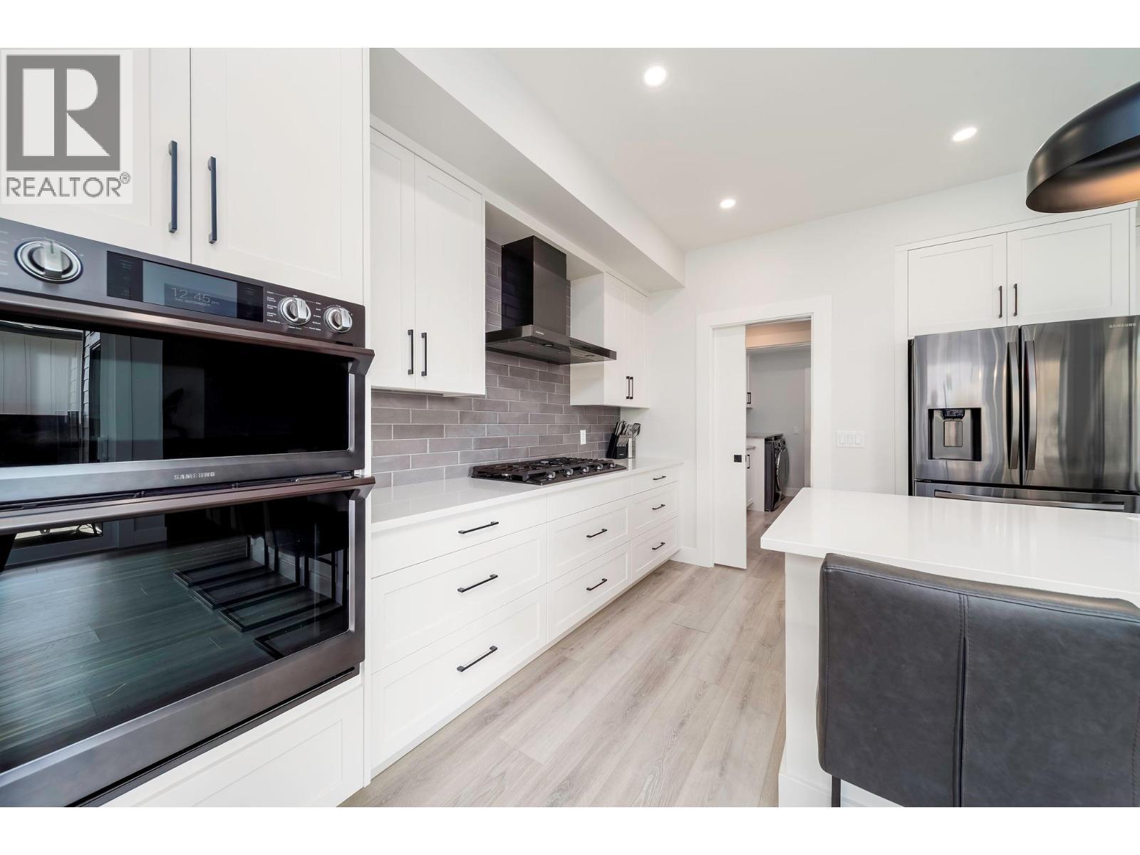 154 Echo Ridge Drive, Kelowna, BC - Indoor Photo Showing Kitchen With Upgraded Kitchen