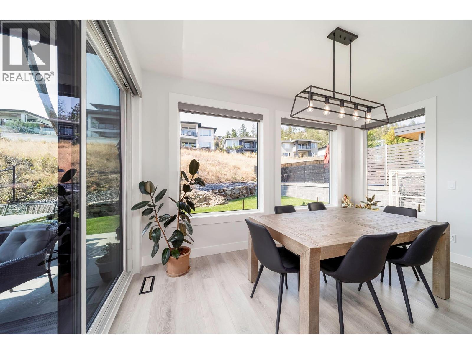 154 Echo Ridge Drive, Kelowna, BC - Indoor Photo Showing Dining Room