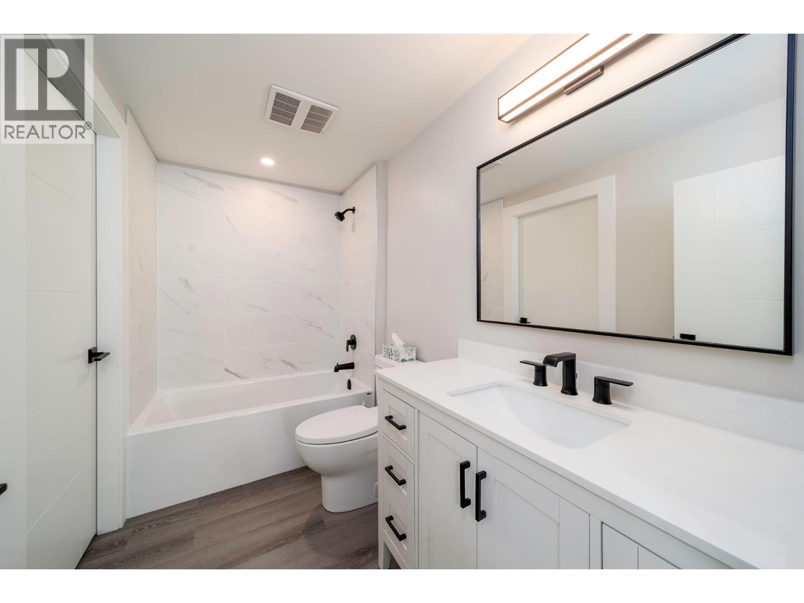 legal suite - 154 Echo Ridge Drive, Kelowna, BC - Indoor Photo Showing Bathroom