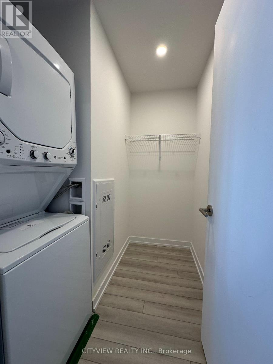 518 - 500 Dupont Street, Toronto, ON - Indoor Photo Showing Laundry Room