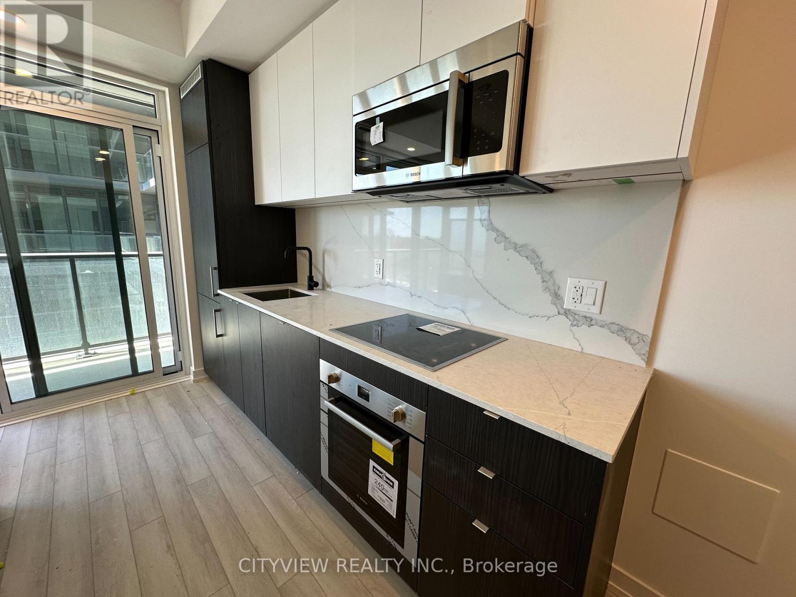 518 - 500 Dupont Street, Toronto, ON - Indoor Photo Showing Kitchen