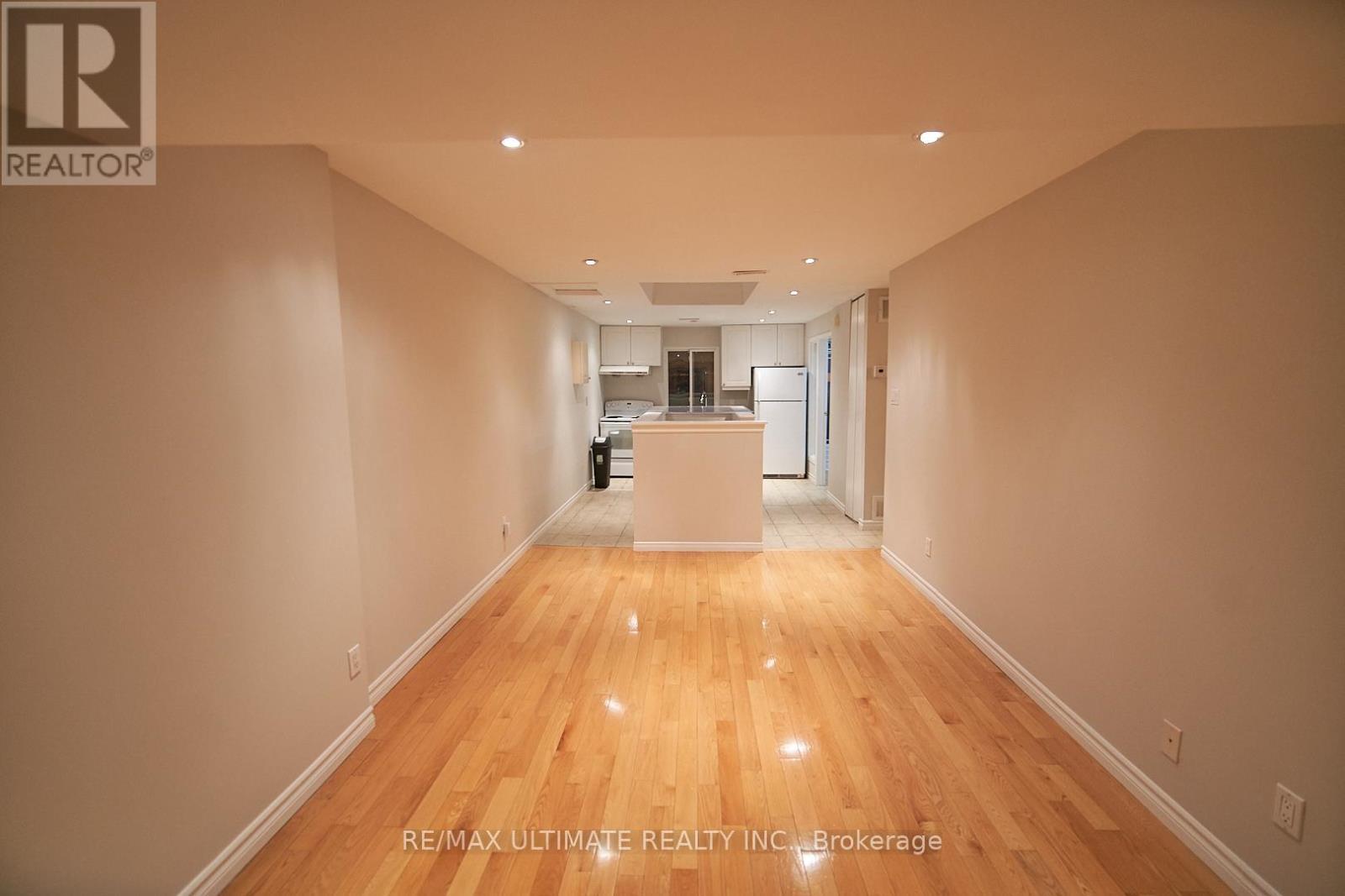 Upper - 35 Longboat Avenue, Toronto, ON - Indoor Photo Showing Other Room