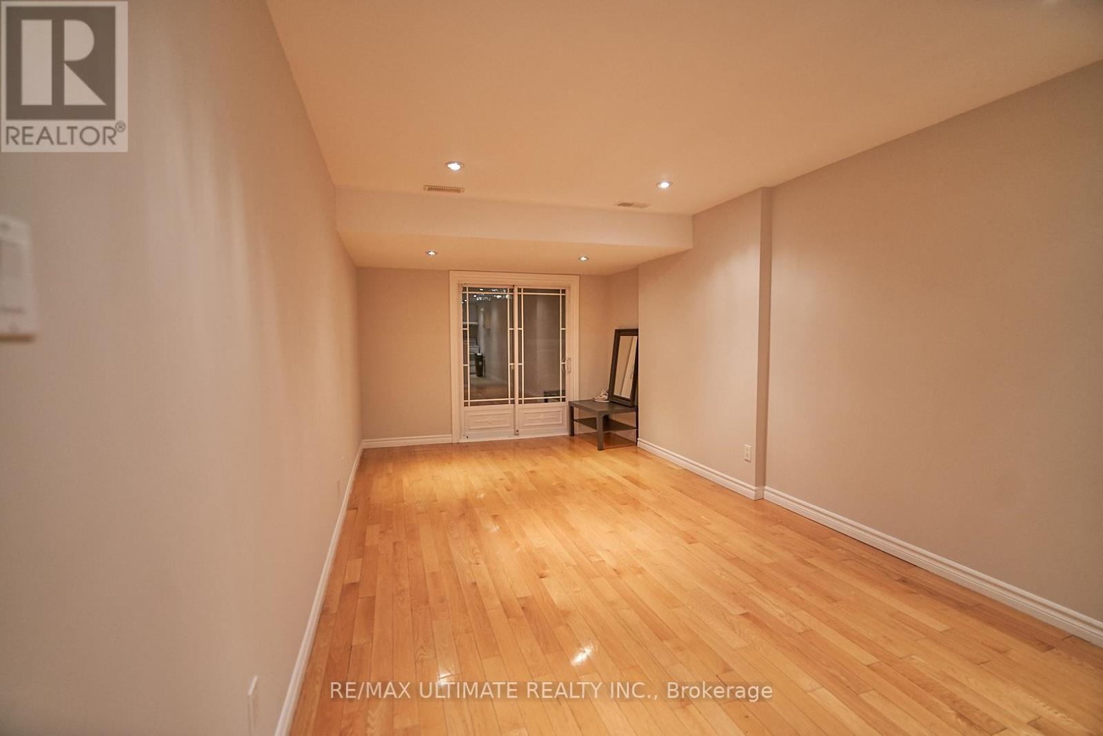 Upper - 35 Longboat Avenue, Toronto, ON - Indoor Photo Showing Other Room