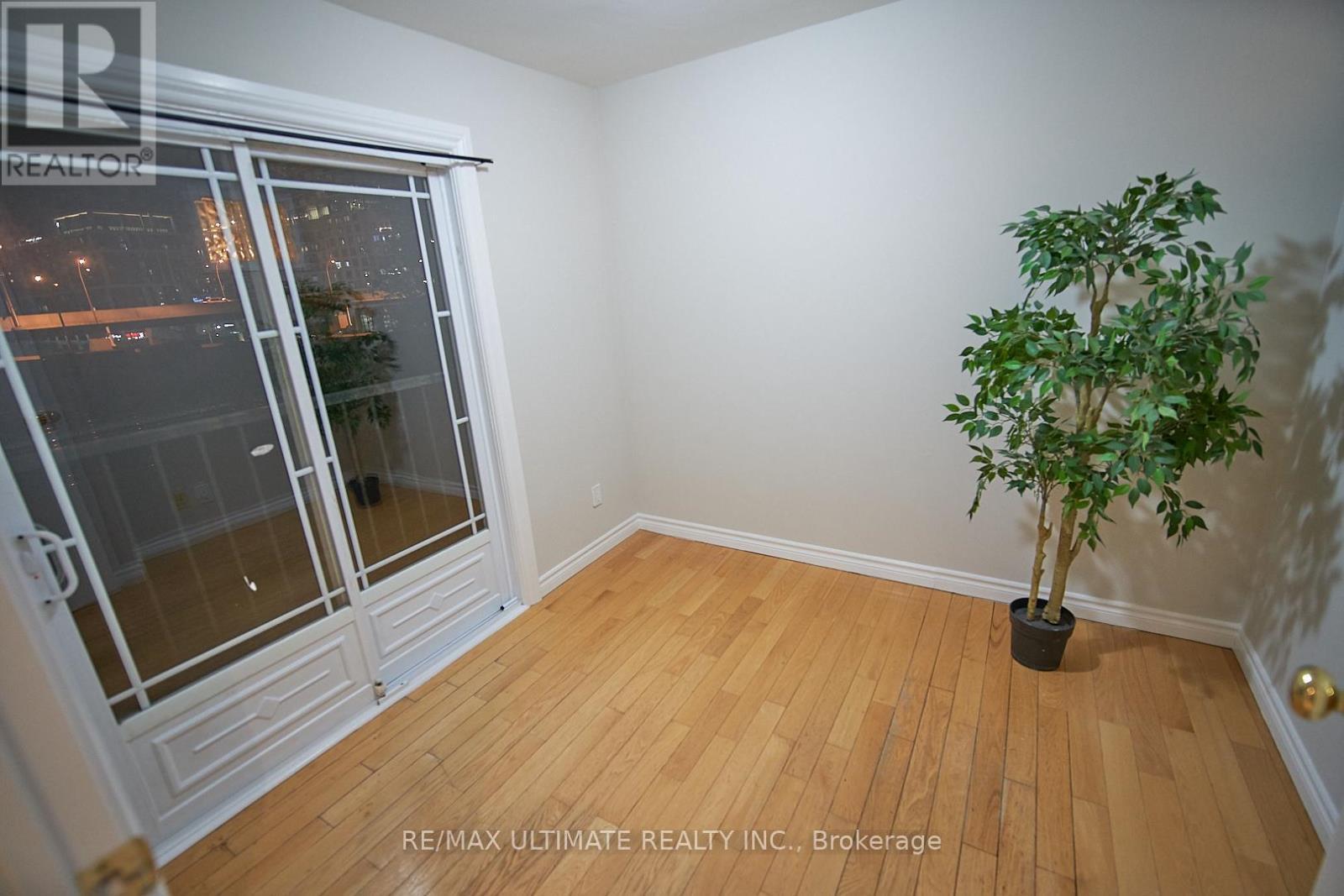 Upper - 35 Longboat Avenue, Toronto, ON - Indoor Photo Showing Other Room