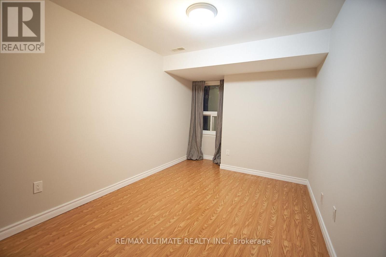 Upper - 35 Longboat Avenue, Toronto, ON - Indoor Photo Showing Other Room