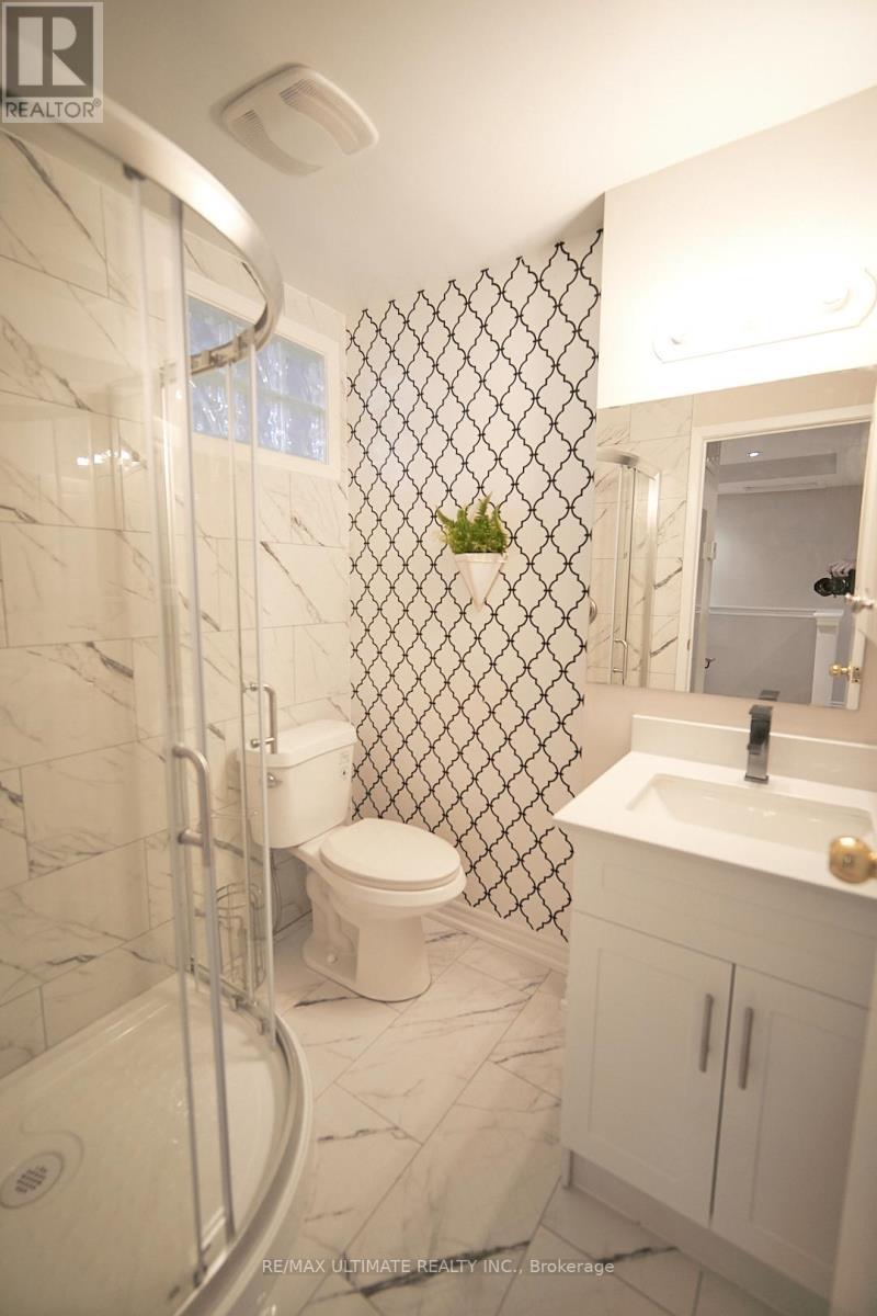 Upper - 35 Longboat Avenue, Toronto, ON - Indoor Photo Showing Bathroom